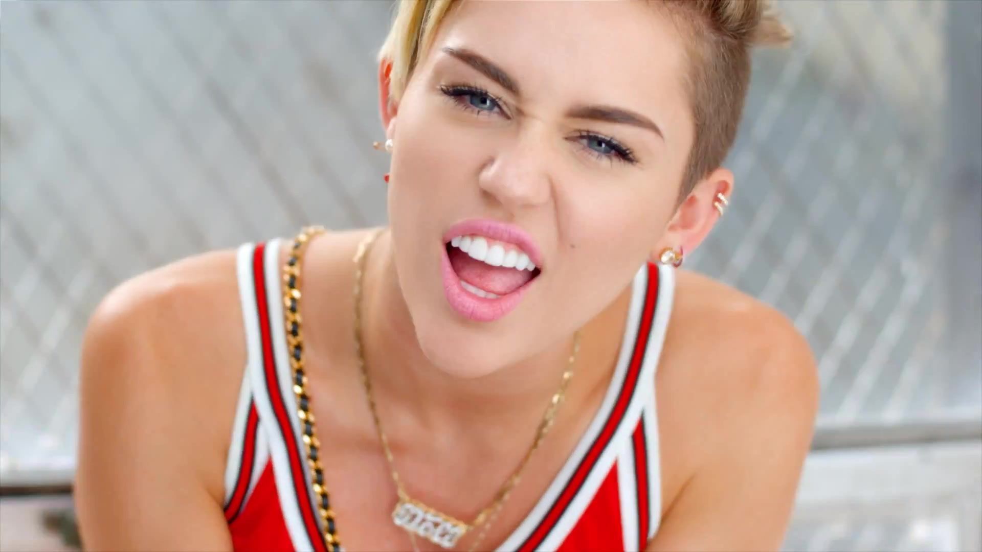 Miley Cyrus regresa a sus raíces con un nuevo look que recuerda a 'Hannah Montana'