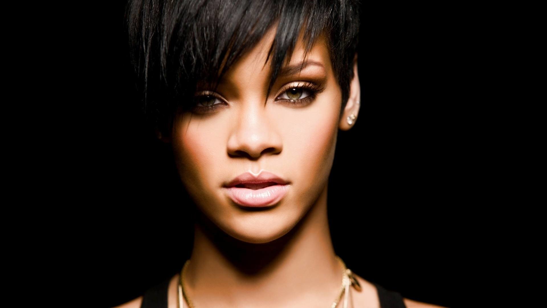 QUERIAMOS NOTICIAS DE RIHANNA? QUERIAMOS NOTICIAS DE RIHANNA?
