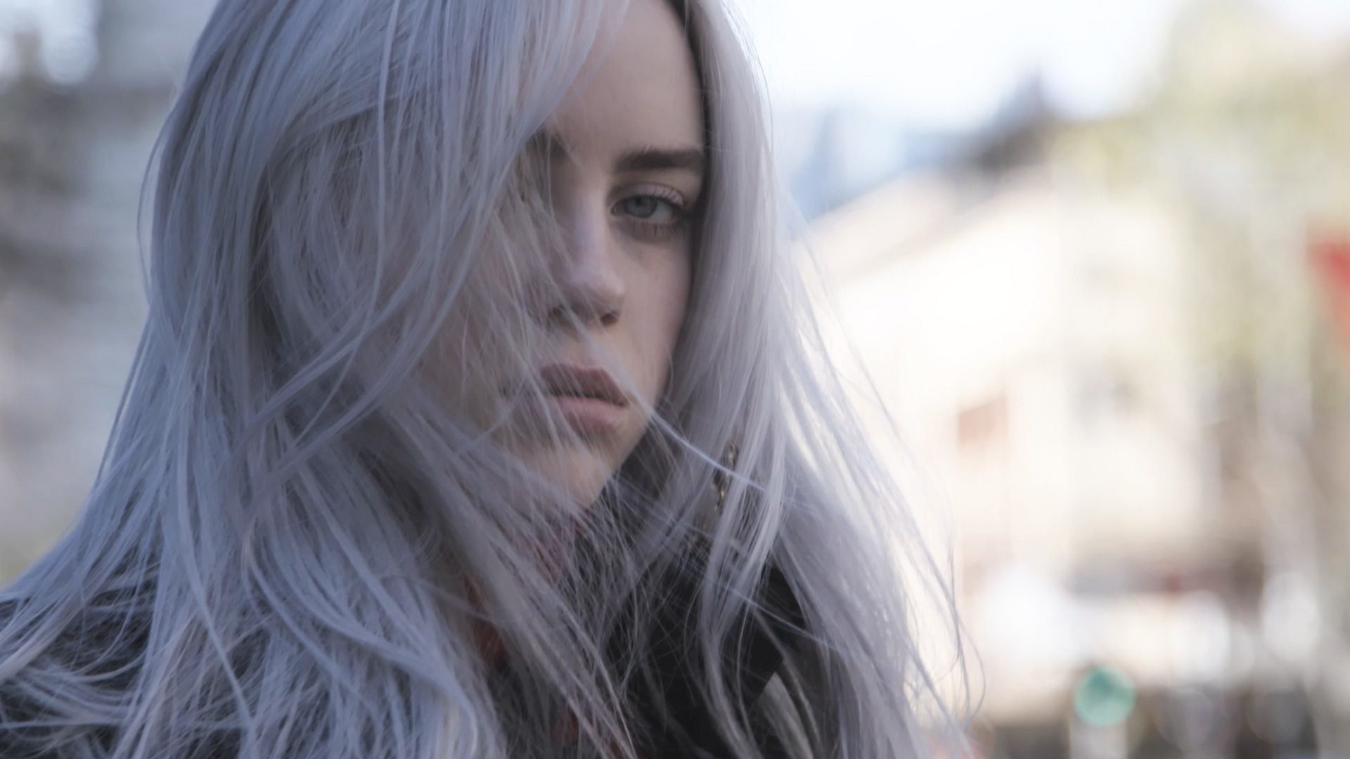 BILLIE EILISH  CANTA “ I`VE NEVER FELT SO ALONE” Y SE HACE VIRAL EN REDES