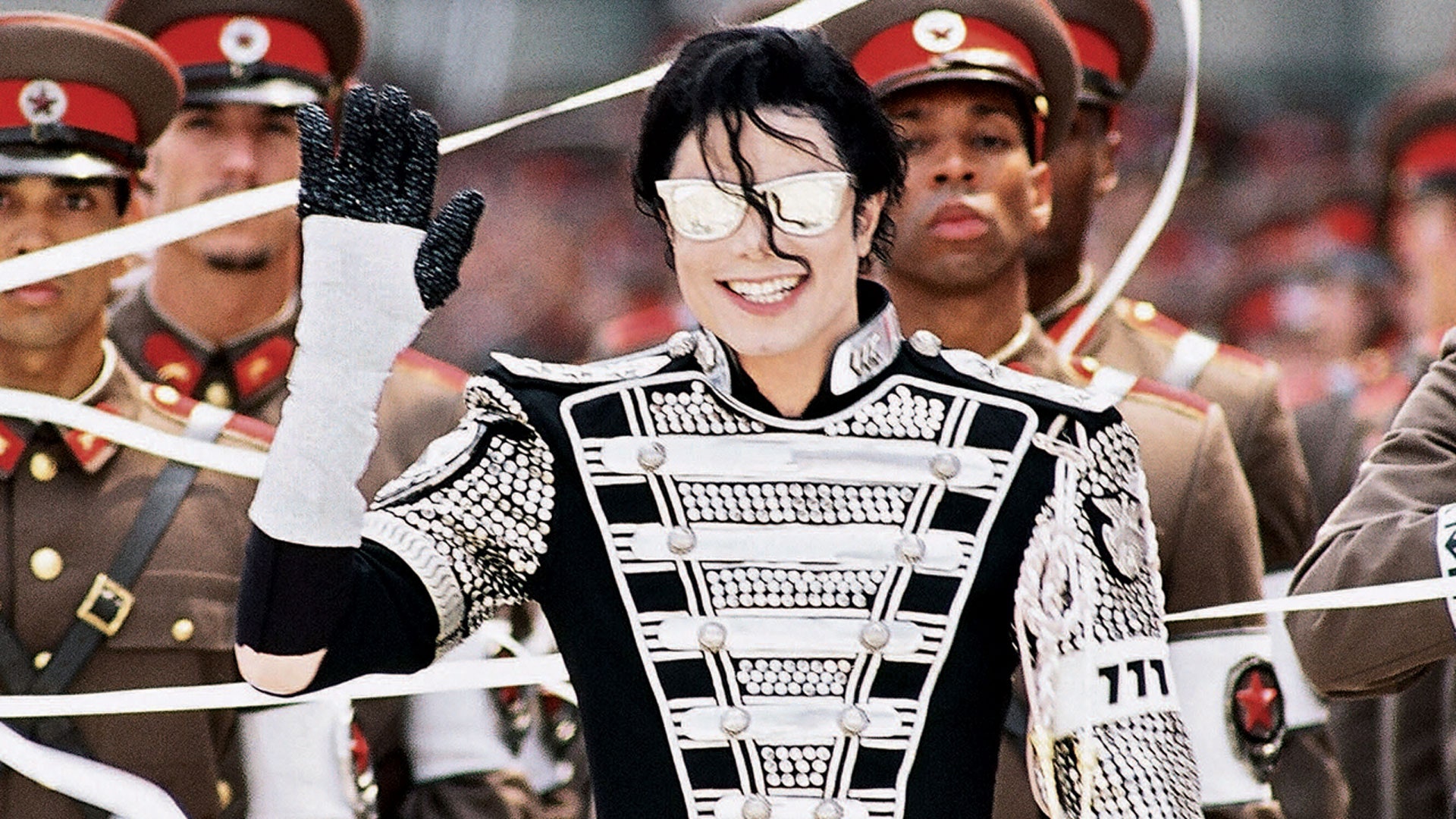 THE GLOVE! THE GLOVE!