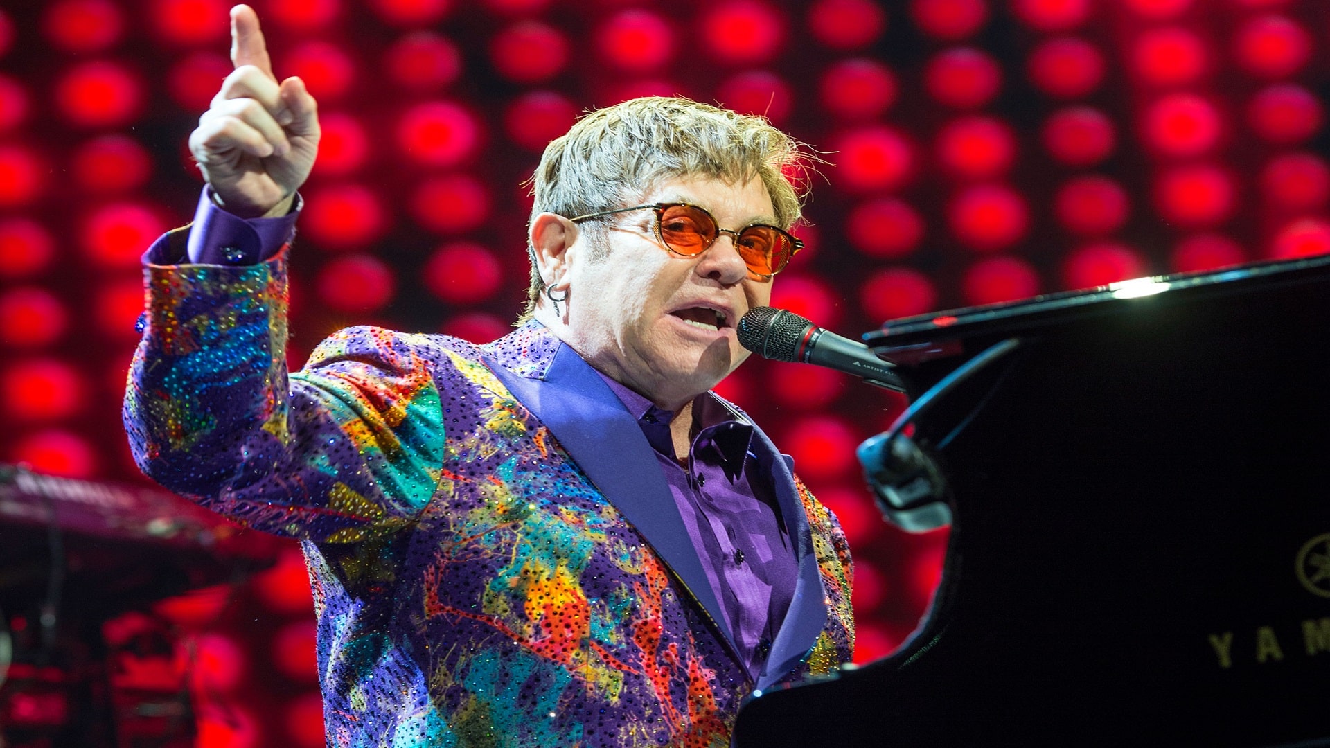 ELTON JOHN REGRESA CON MUCHAS SORPRESAS!