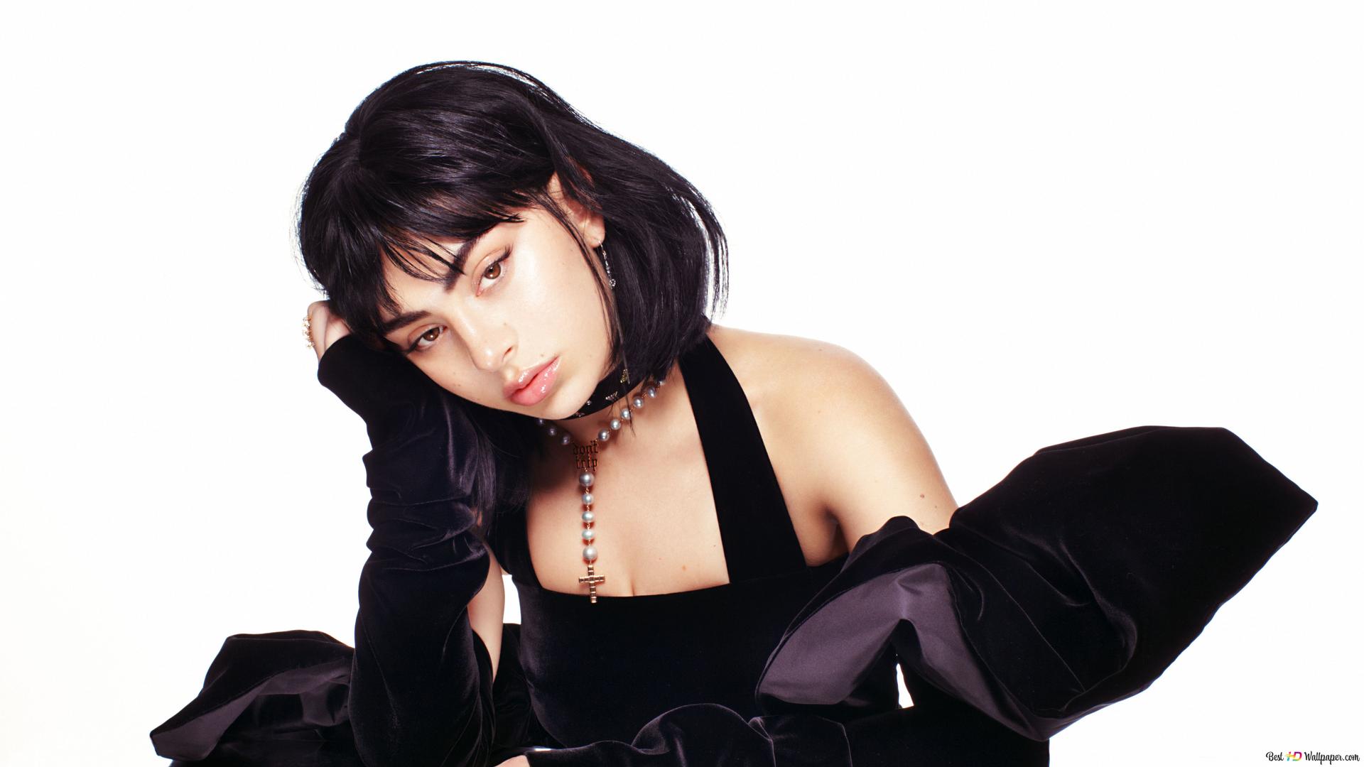 Charli XCX anuncia su séptimo álbum de estudio, conoce los detalles!