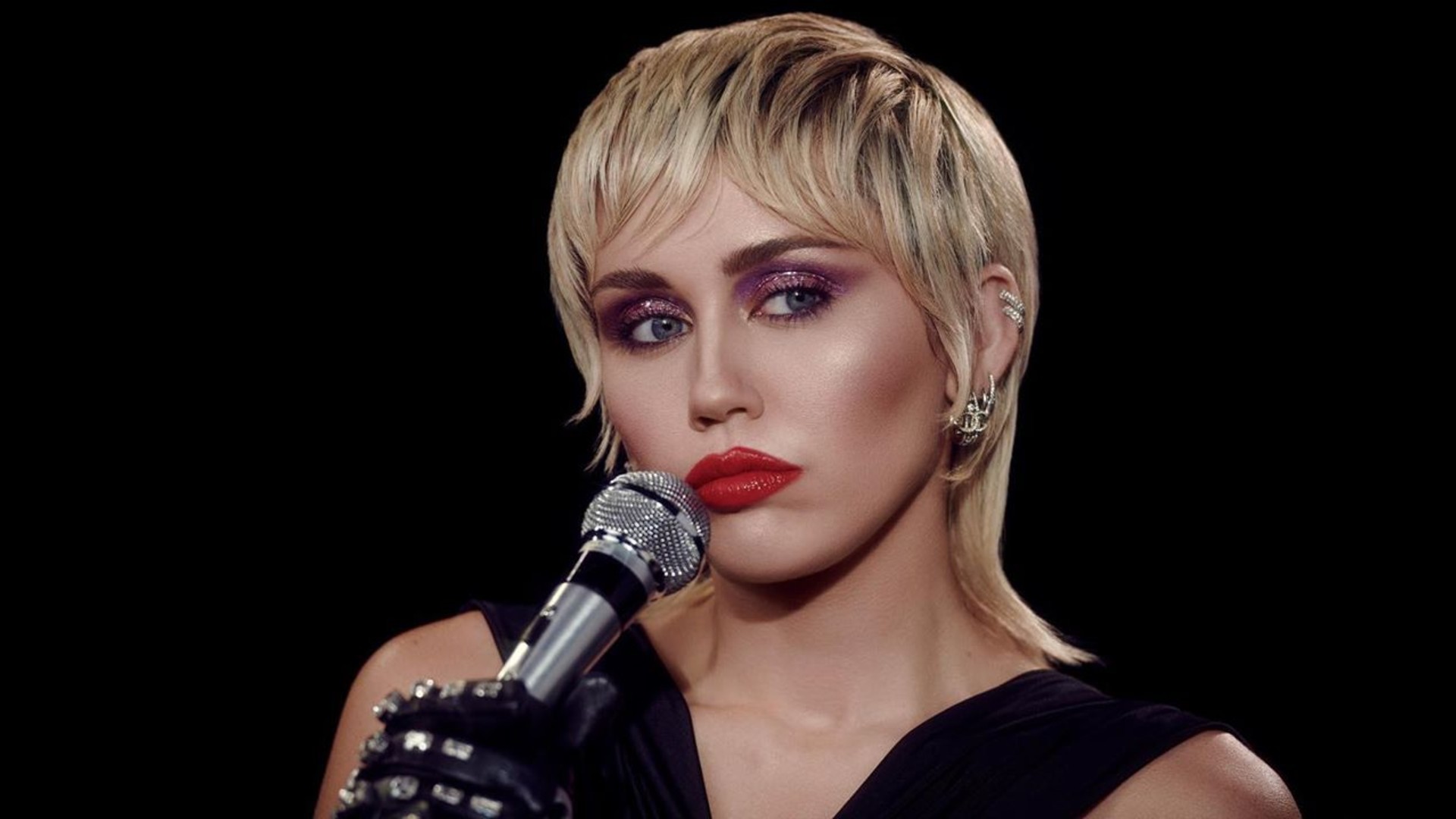 Miley Cyrus presenta el tráiler de su próximo proyecto: "Lo bien que suena que te despidan" Miley Cyrus presenta el tráiler de su próximo proyecto: "Lo bien que suena que te despidan"