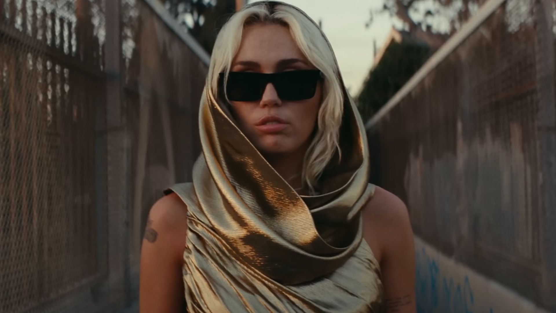 "Flowers" de Miley Cyrus: El Single Más Vendido a Nivel Mundial en 2023 "Flowers" de Miley Cyrus: El Single Más Vendido a Nivel Mundial en 2023