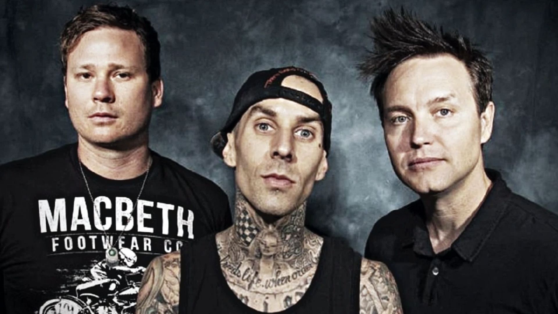 Travis Barker Positivo en COVID-19: La Gira de Blink-182 en Europa se Retrasa Travis Barker Positivo en COVID-19: La Gira de Blink-182 en Europa se Retrasa