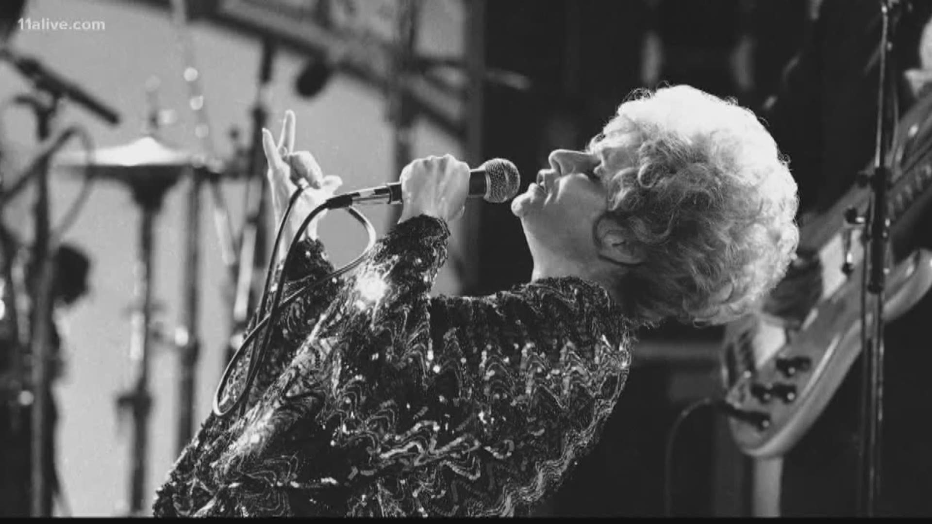 Brenda Lee desplaza a Mariah Carey: El sorprendente #1 en Billboard