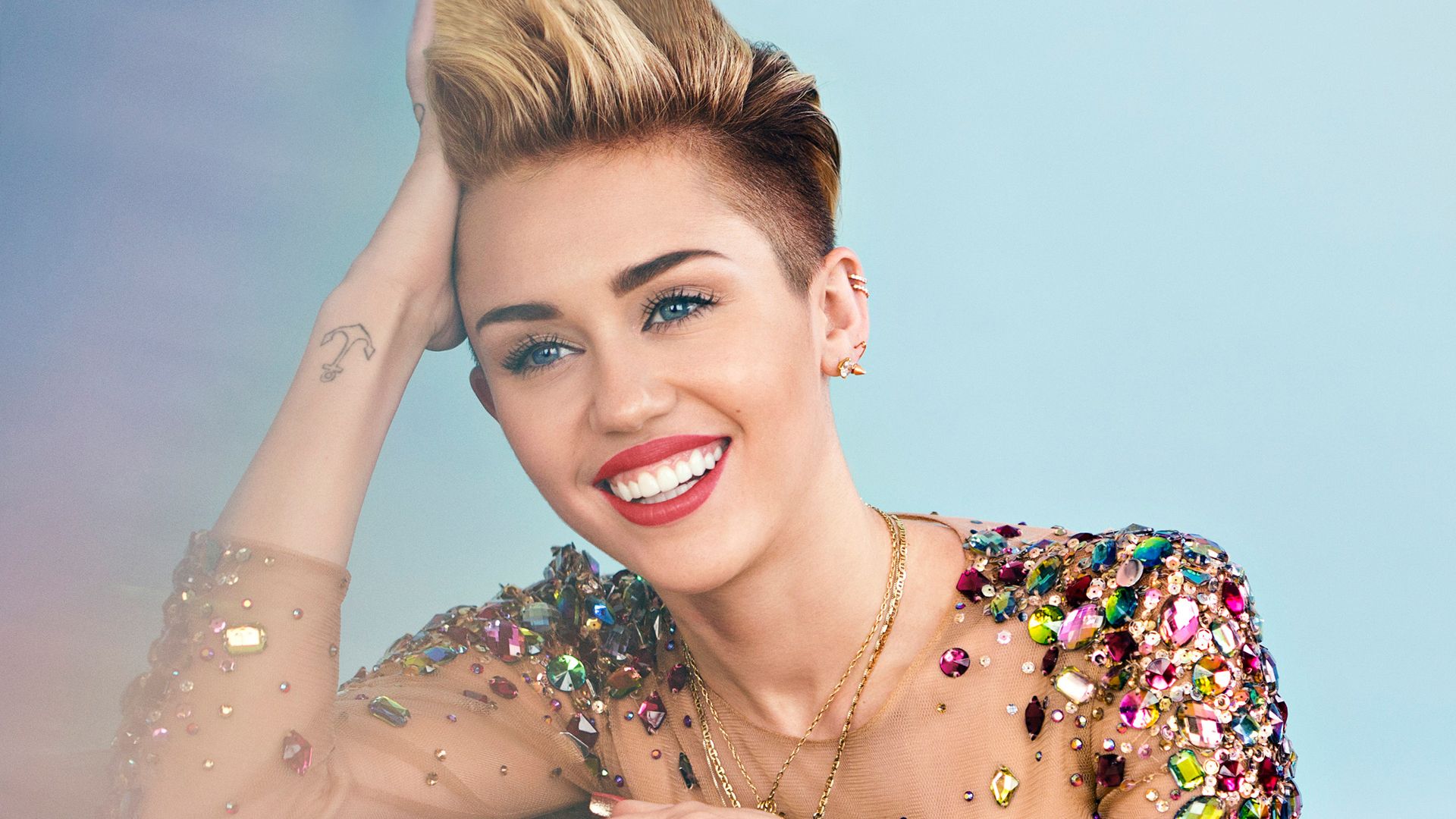 CONOCE EL MÁS RECIENTE COVER DE MILEY CYRUS EN HONOR AL PRIDE