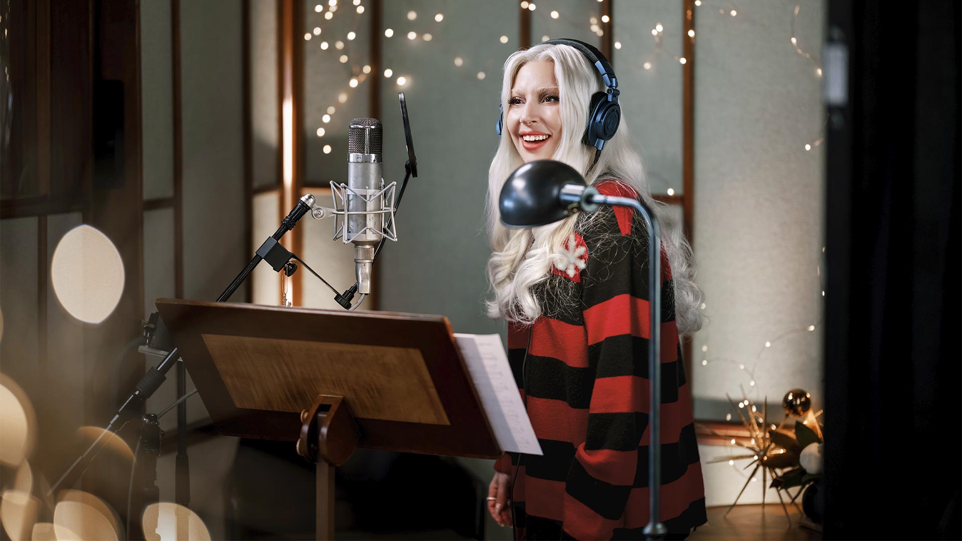 Lady Gaga se suma a la fiebre navideña