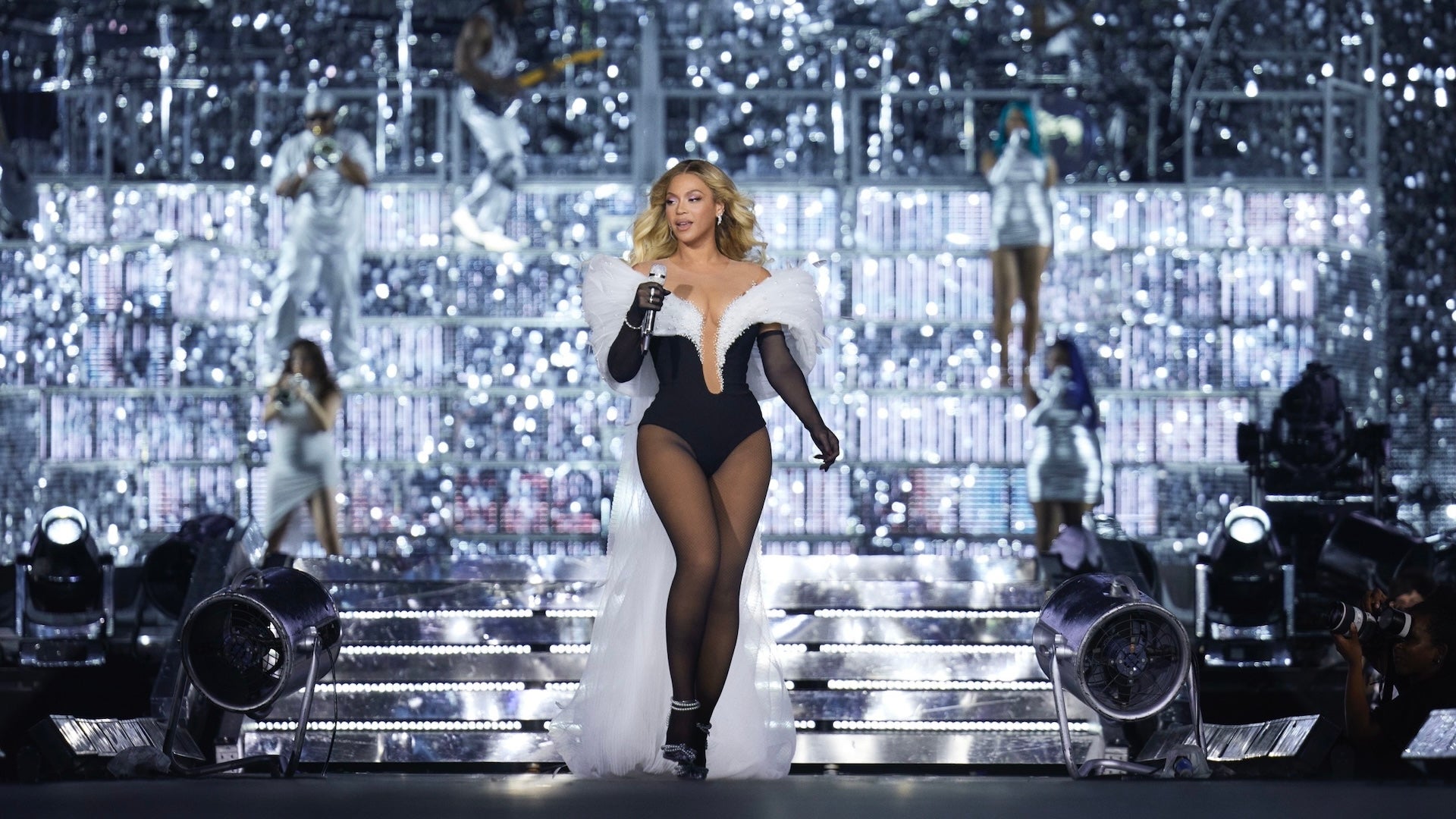 Beyoncé Deslumbra con "Cowboy Carter": Una Oda al Country y la Diversidad Musical Beyoncé Deslumbra con "Cowboy Carter": Una Oda al Country y la Diversidad Musical