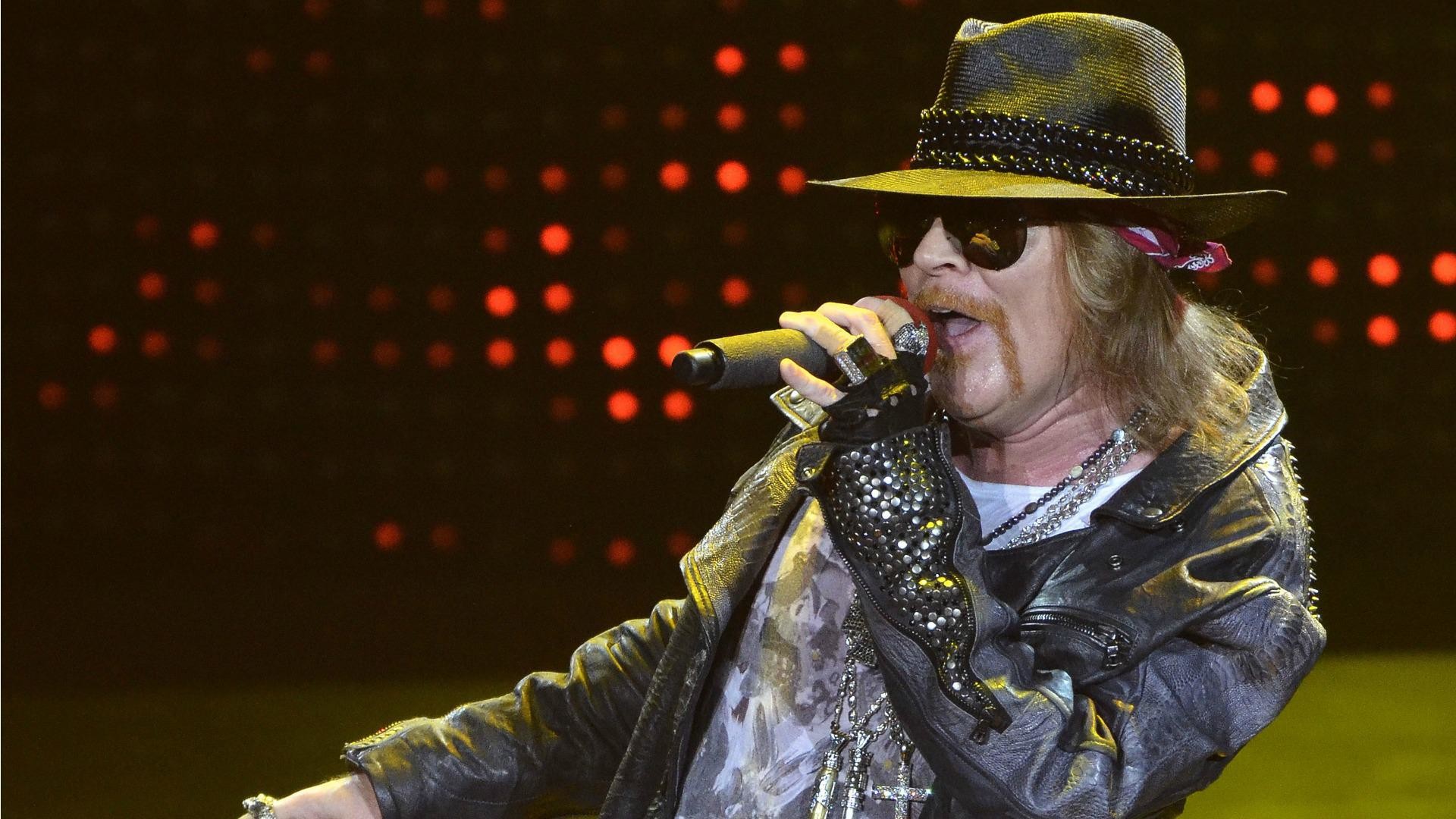 Axl Rose de Guns N' Roses enfrenta demanda por violencia sexual