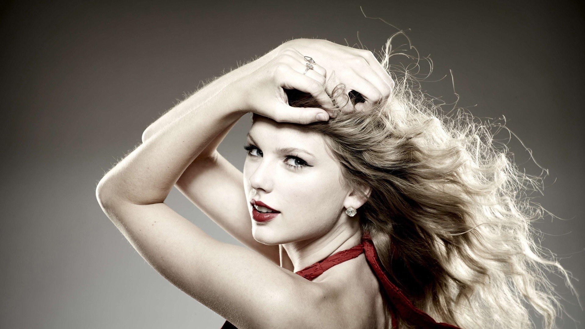 Taylor Swift revoluciona el Black Friday con lanzamientos exclusivos: libro de su gira y un álbum recopilatorio Taylor Swift revoluciona el Black Friday con lanzamientos exclusivos: libro de su gira y un álbum recopilatorio