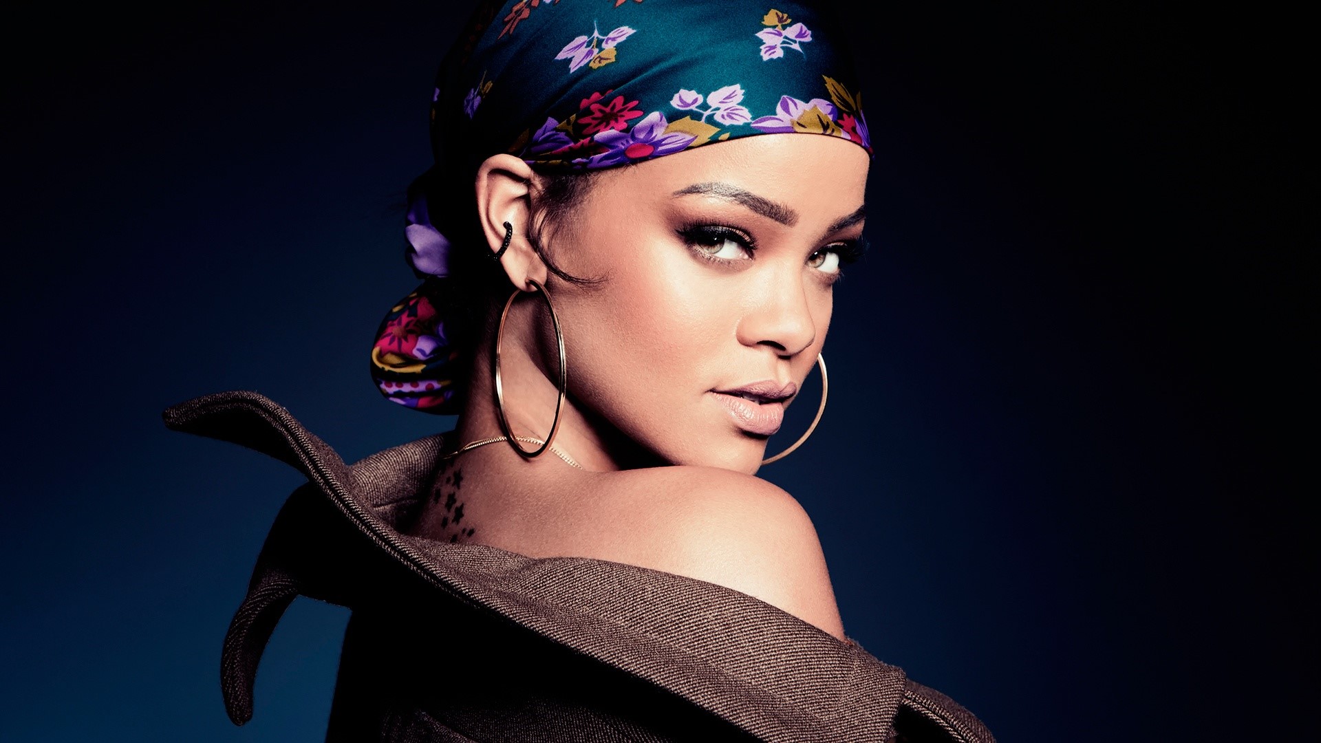 RIHANNA HABLA PARA VOGUE  DE SU NUEVO PROYECTO MUSICAL