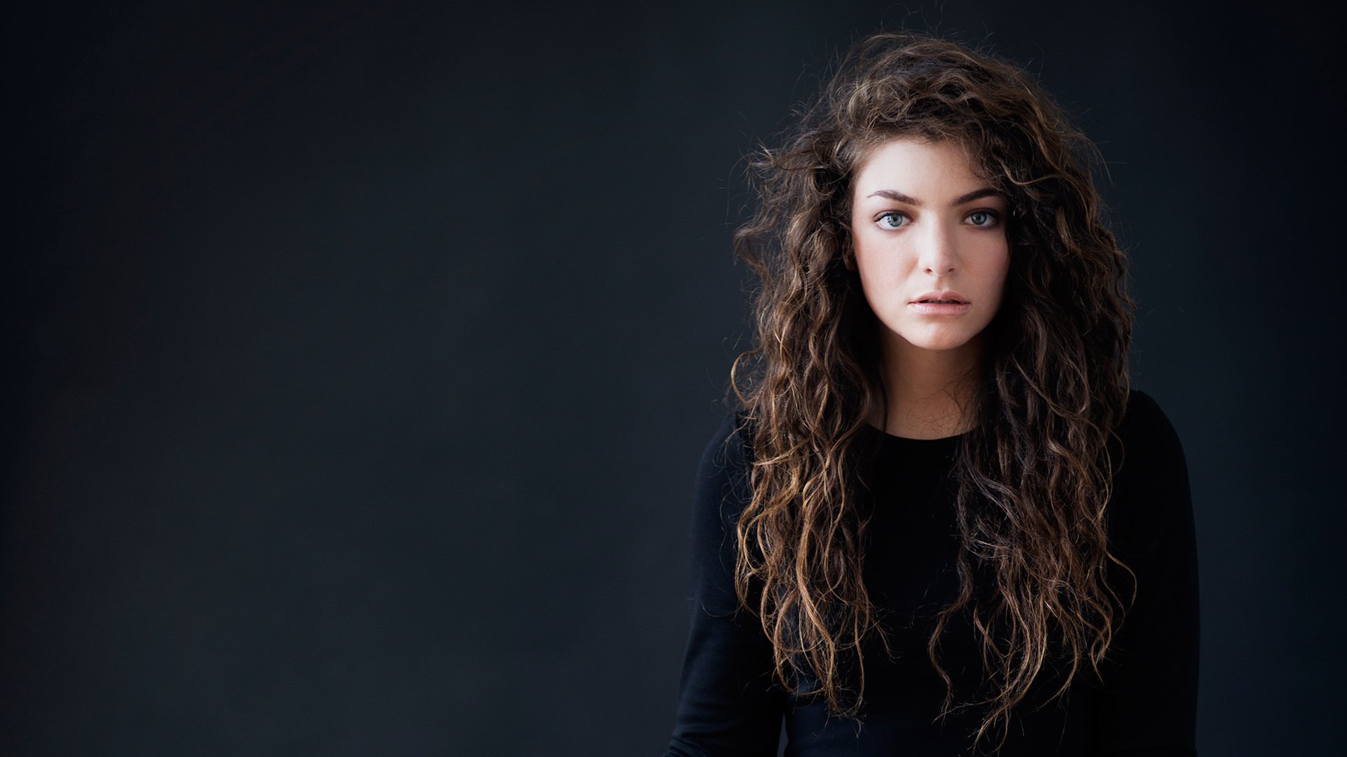 LORDE HACE ALGO DE INSTROSPECCION EN SU NUEVO SENCILLO!