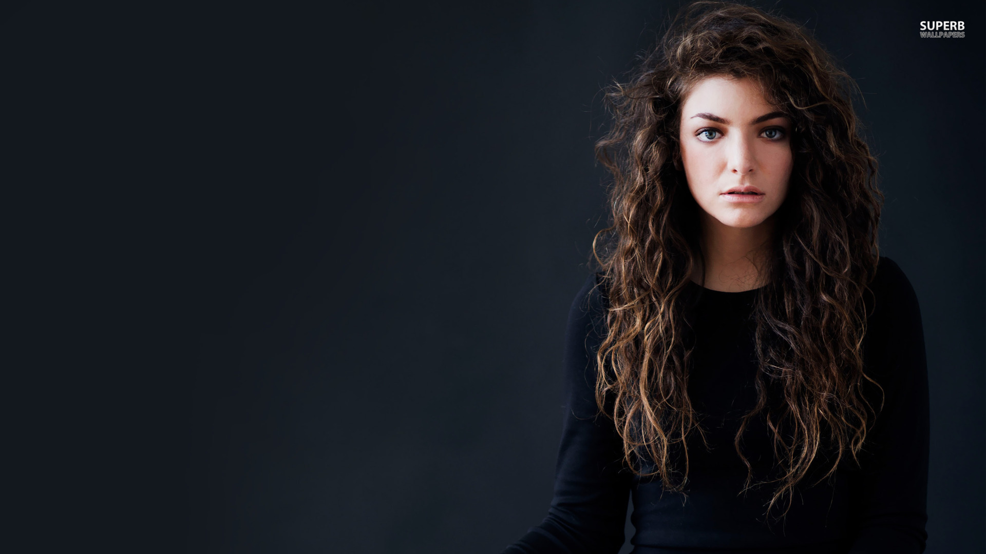 “SECRETS FROM A GIRL ( WHO`S SEEN IT ALL) LO NUEVO DE LORDE