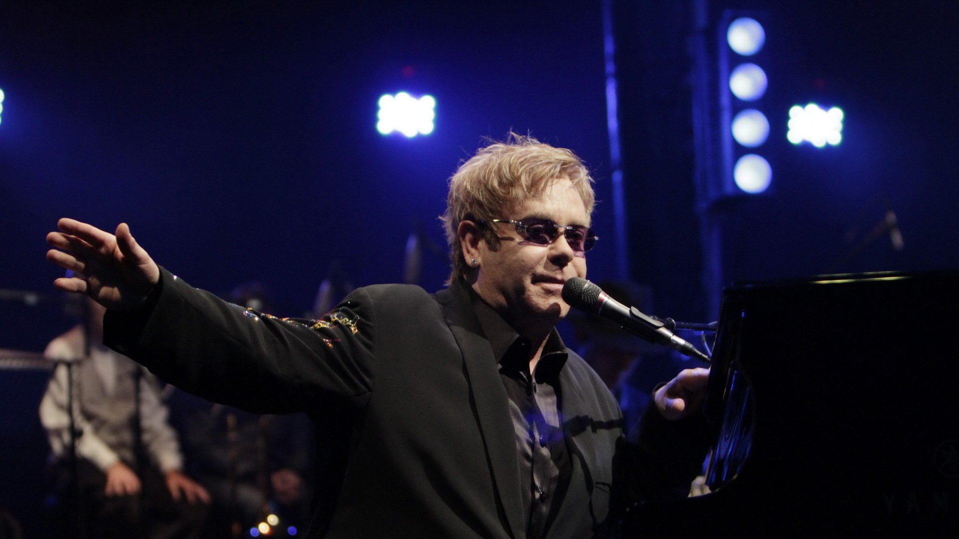 Elton John y Brandi Carlile celebran la vida con un vibrante nuevo álbum Elton John y Brandi Carlile celebran la vida con un vibrante nuevo álbum