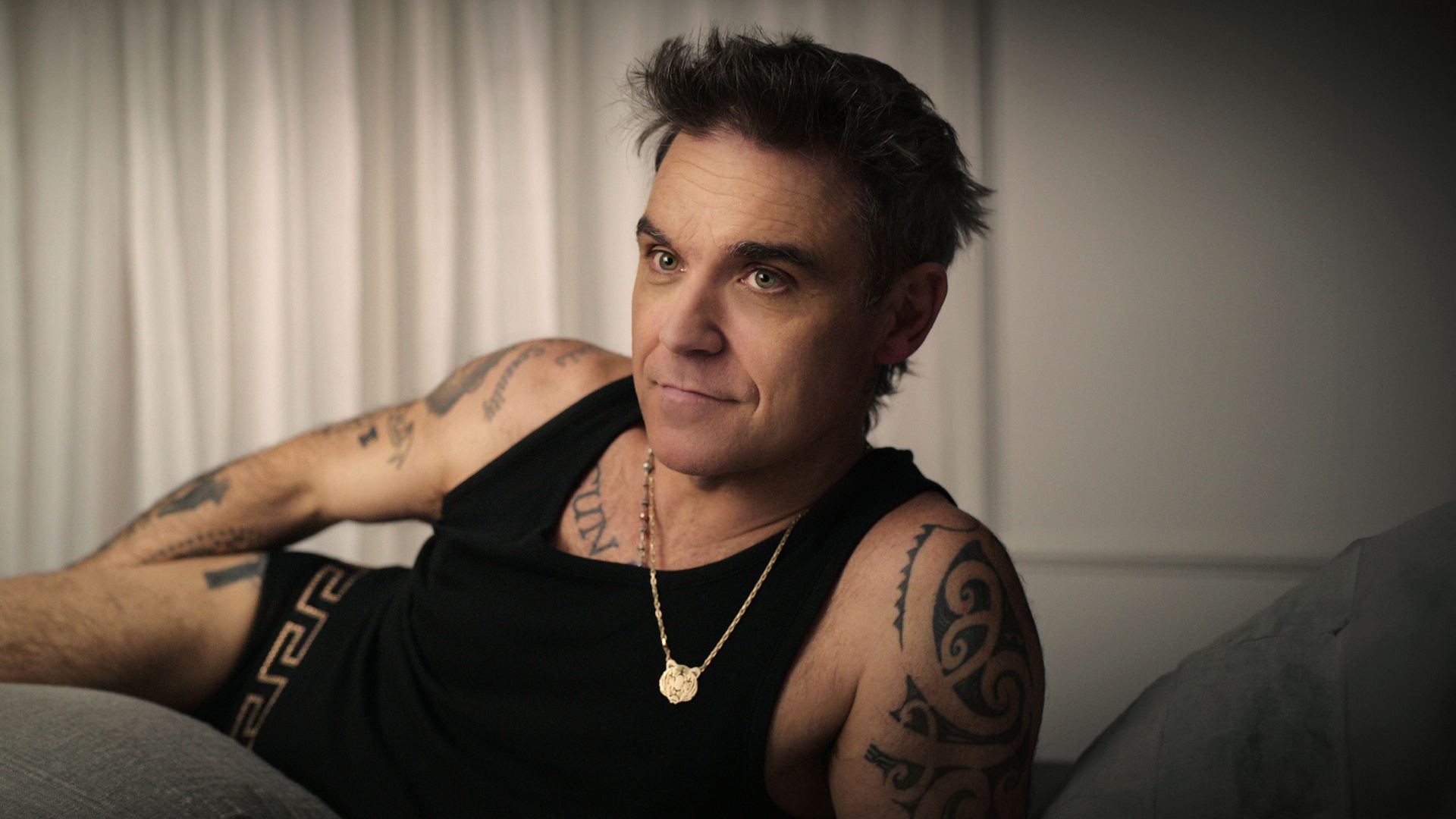 Robbie Williams resucita el espíritu del britpop con un álbum explosivo y un single