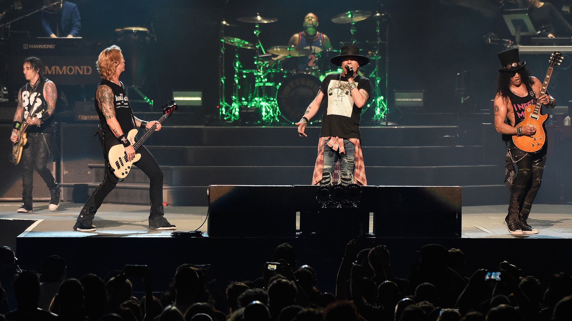 Guns N' Roses sorprende a los fans con una canción inédita durante una prueba de sonido Guns N' Roses sorprende a los fans con una canción inédita durante una prueba de sonido