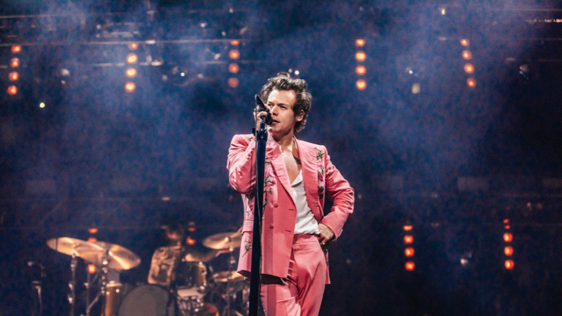 "Harry Styles dejará los escenarios al finalizar su exitosa gira 'Love on Tour'" "Harry Styles dejará los escenarios al finalizar su exitosa gira 'Love on Tour'"