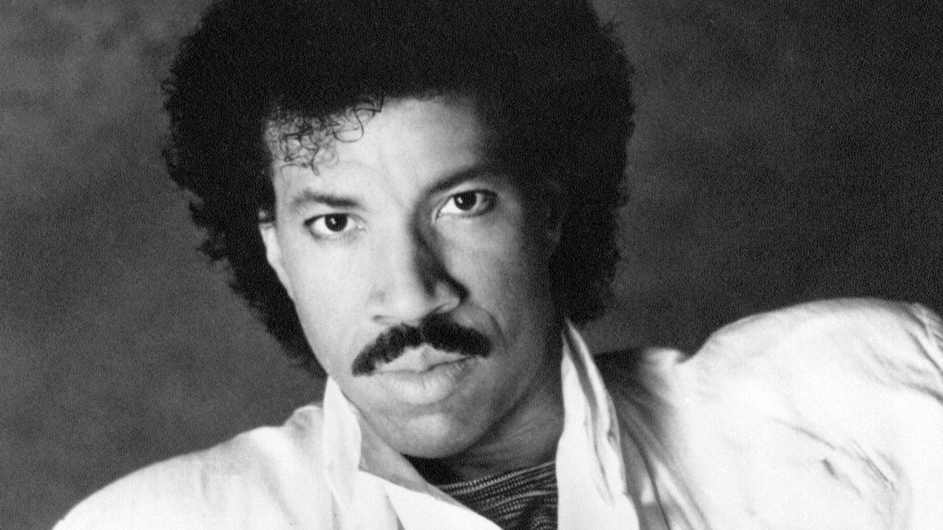 Lionel Richie Revela Profundo Arrepentimiento en la Creación de "We Are The World" Lionel Richie Revela Profundo Arrepentimiento en la Creación de "We Are The World"