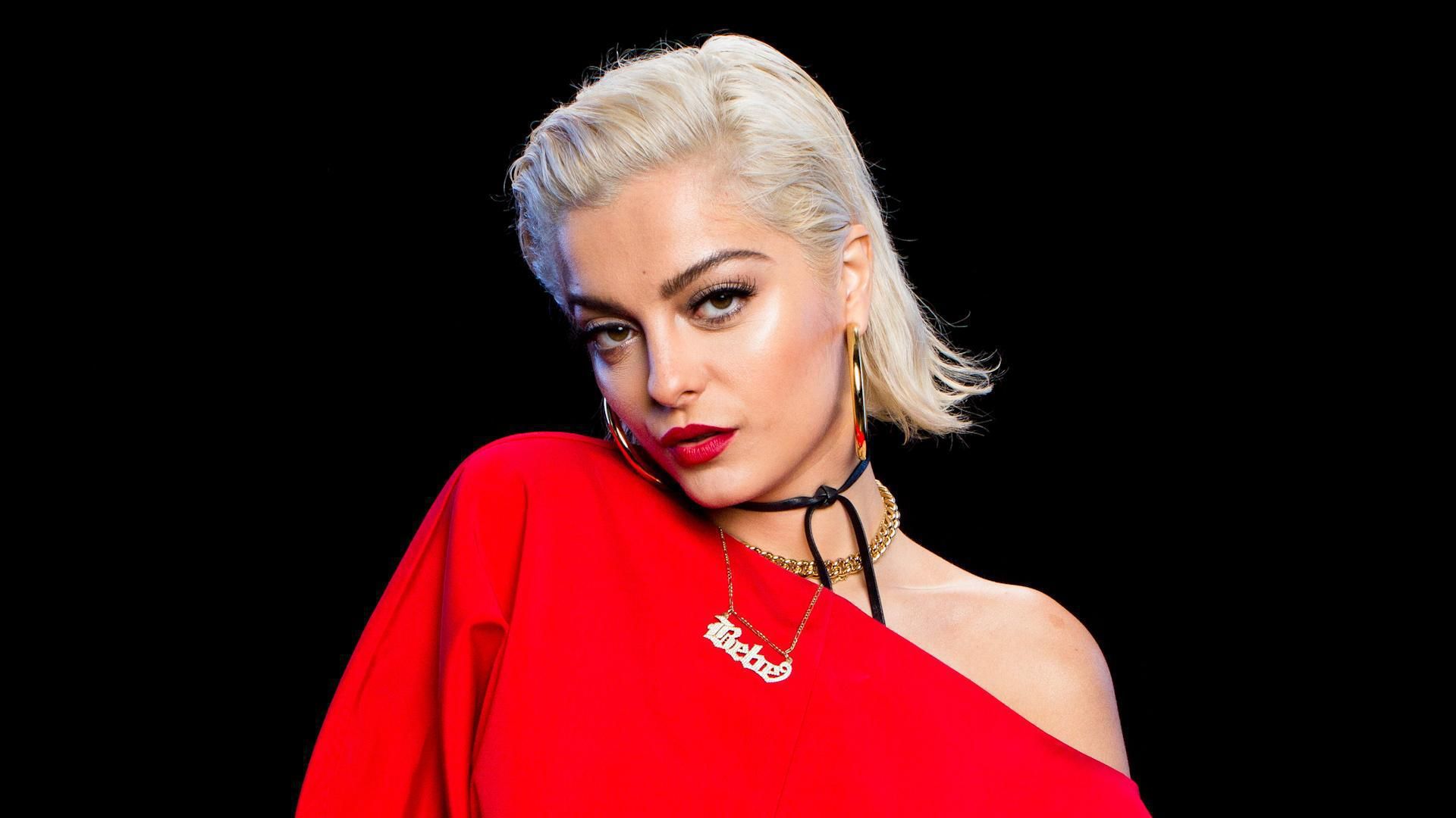 Bebe Rexha Aborda Abiertamente su Ansiedad ante las Críticas sobre su Cuerpo Bebe Rexha Aborda Abiertamente su Ansiedad ante las Críticas sobre su Cuerpo