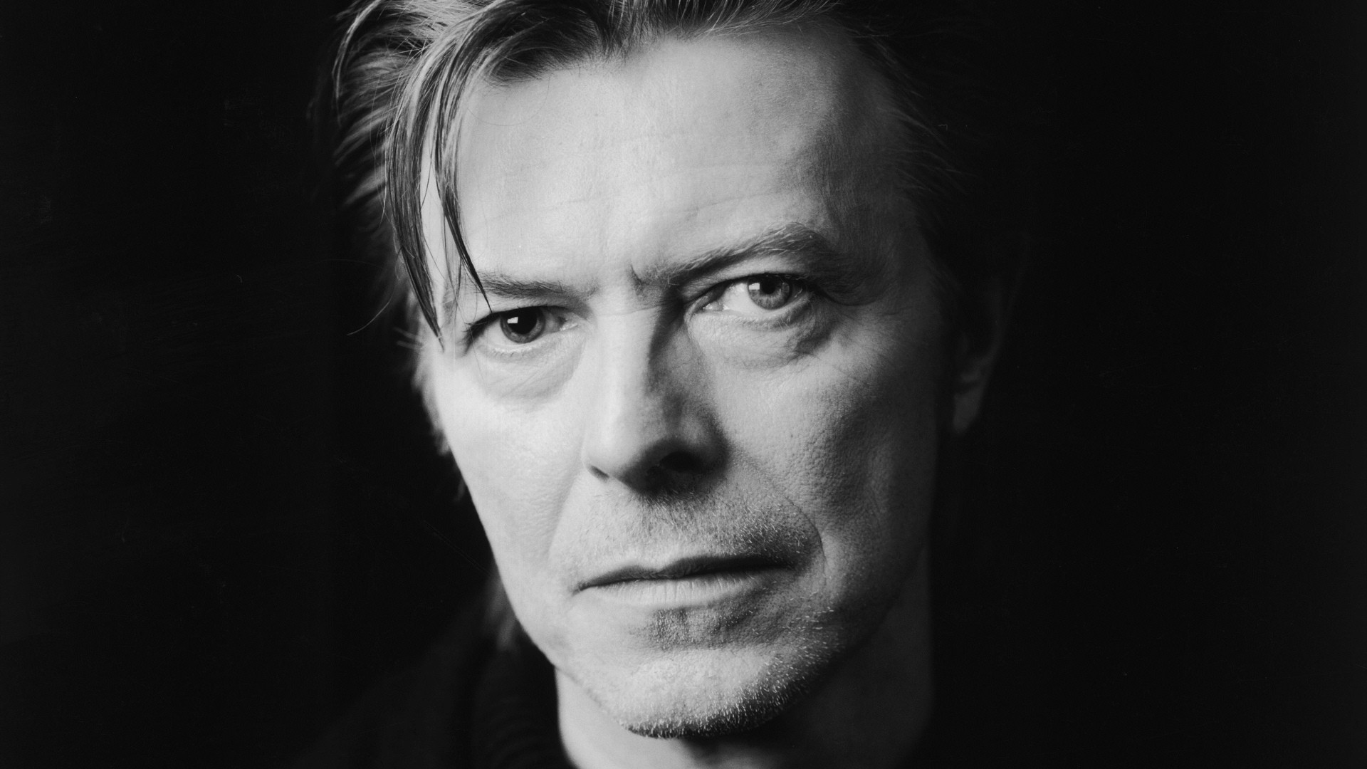 PREPARAN EXPOSICIÓN DE 80 MIL PIEZAS DE DAVID BOWIE