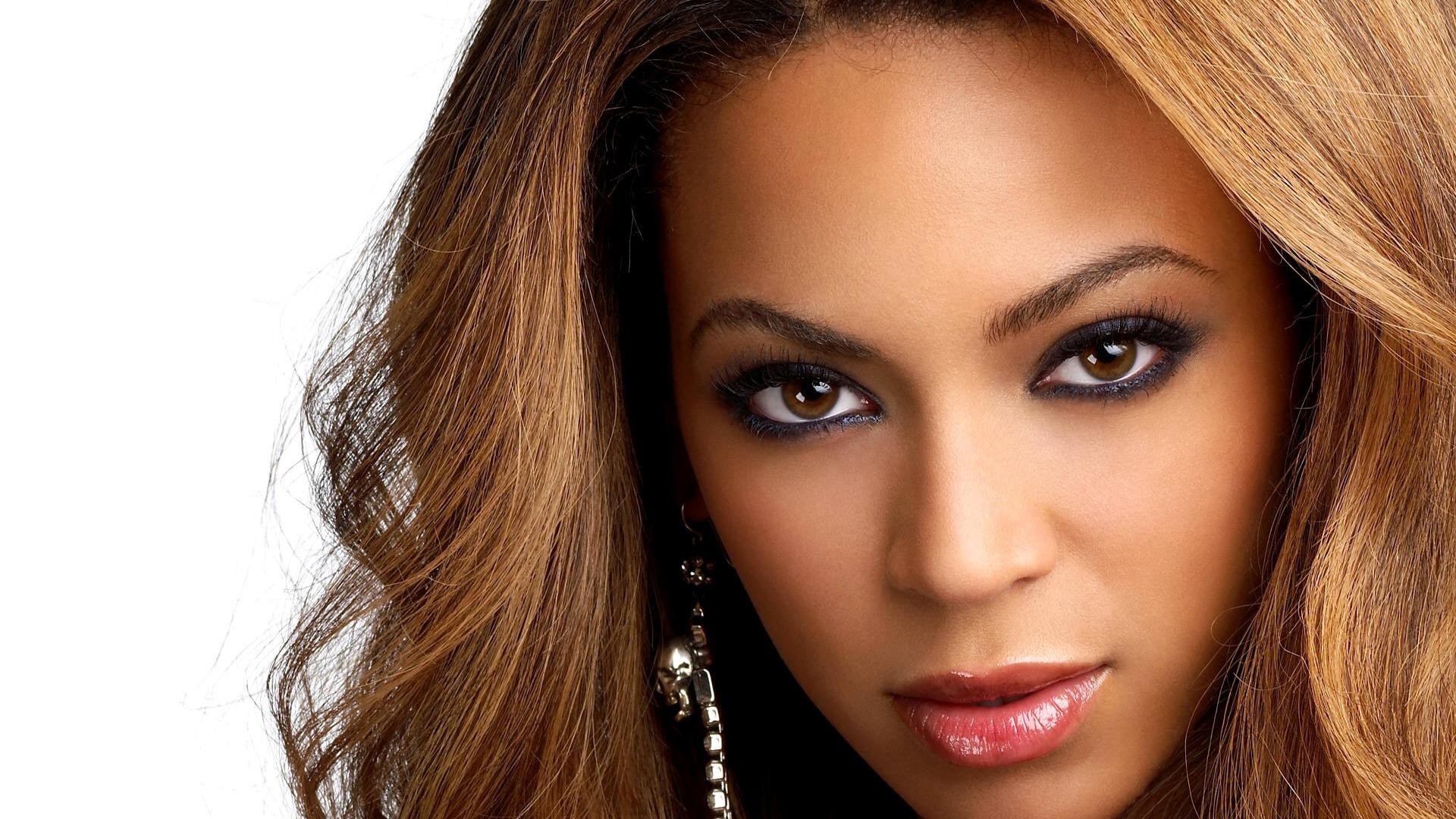 "Emotiva sorpresa en gira de Beyoncé: fan muestra foto del pasado" "Emotiva sorpresa en gira de Beyoncé: fan muestra foto del pasado"