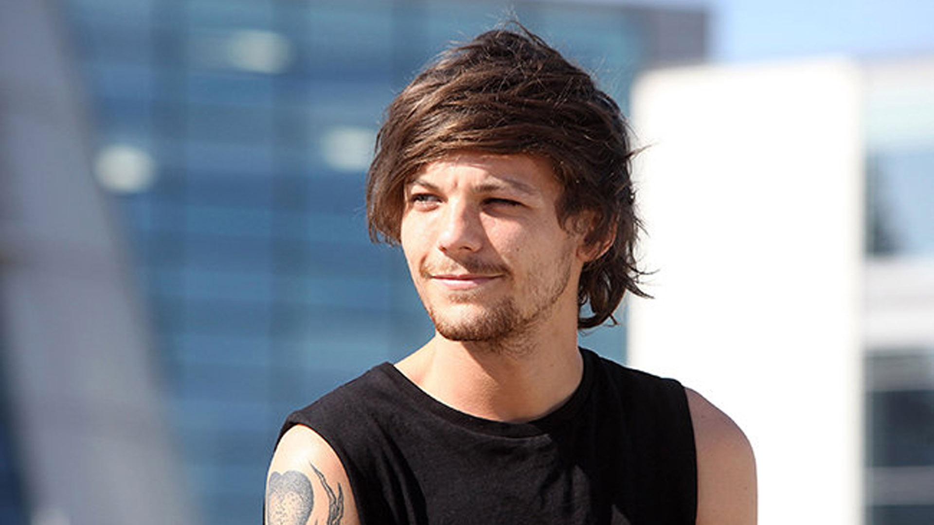 LOUIS TOMLINSON HABLA DE CÓMO SE SINTIÓ CON EL ÉXITO DE HARRY STYLES LOUIS TOMLINSON HABLA DE CÓMO SE SINTIÓ CON EL ÉXITO DE HARRY STYLES