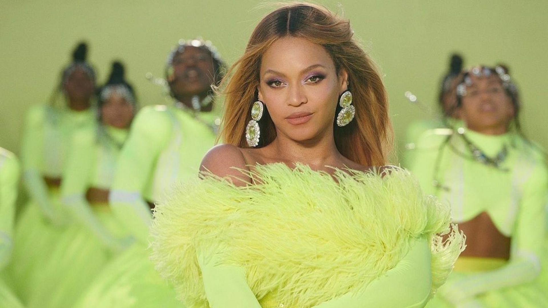 Beyoncé rechazó colaborar con Coldplay en una canción: "Es horrible", revela Chris Martin Beyoncé rechazó colaborar con Coldplay en una canción: "Es horrible", revela Chris Martin
