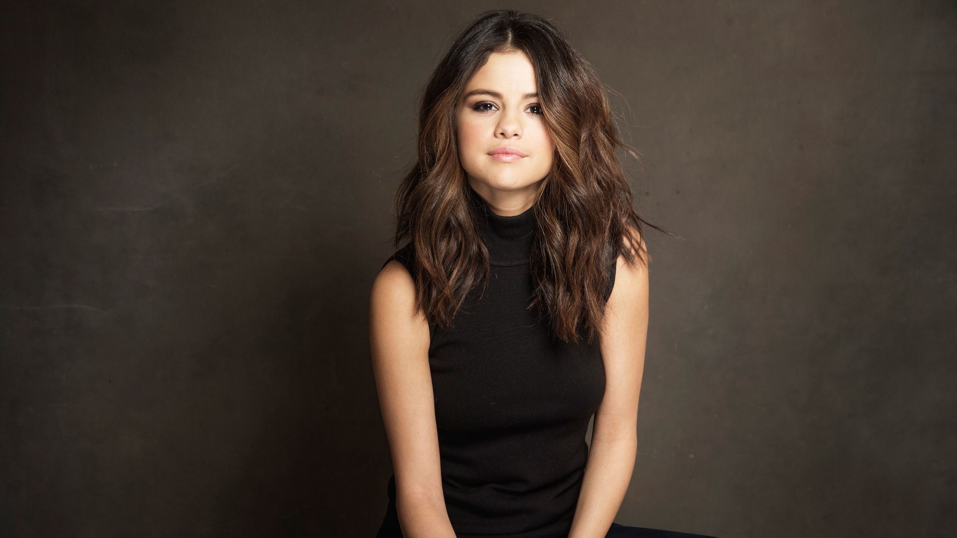 Selena Gomez defiende a Hailey Bieber de amenazas en redes sociales