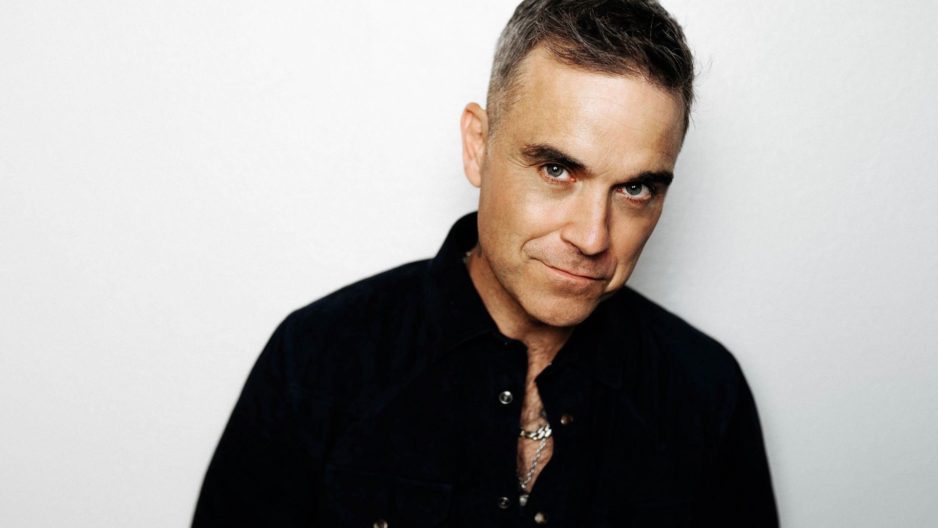 Robbie Williams insinúa nuevo álbum con invitados sorpresa Robbie Williams insinúa nuevo álbum con invitados sorpresa