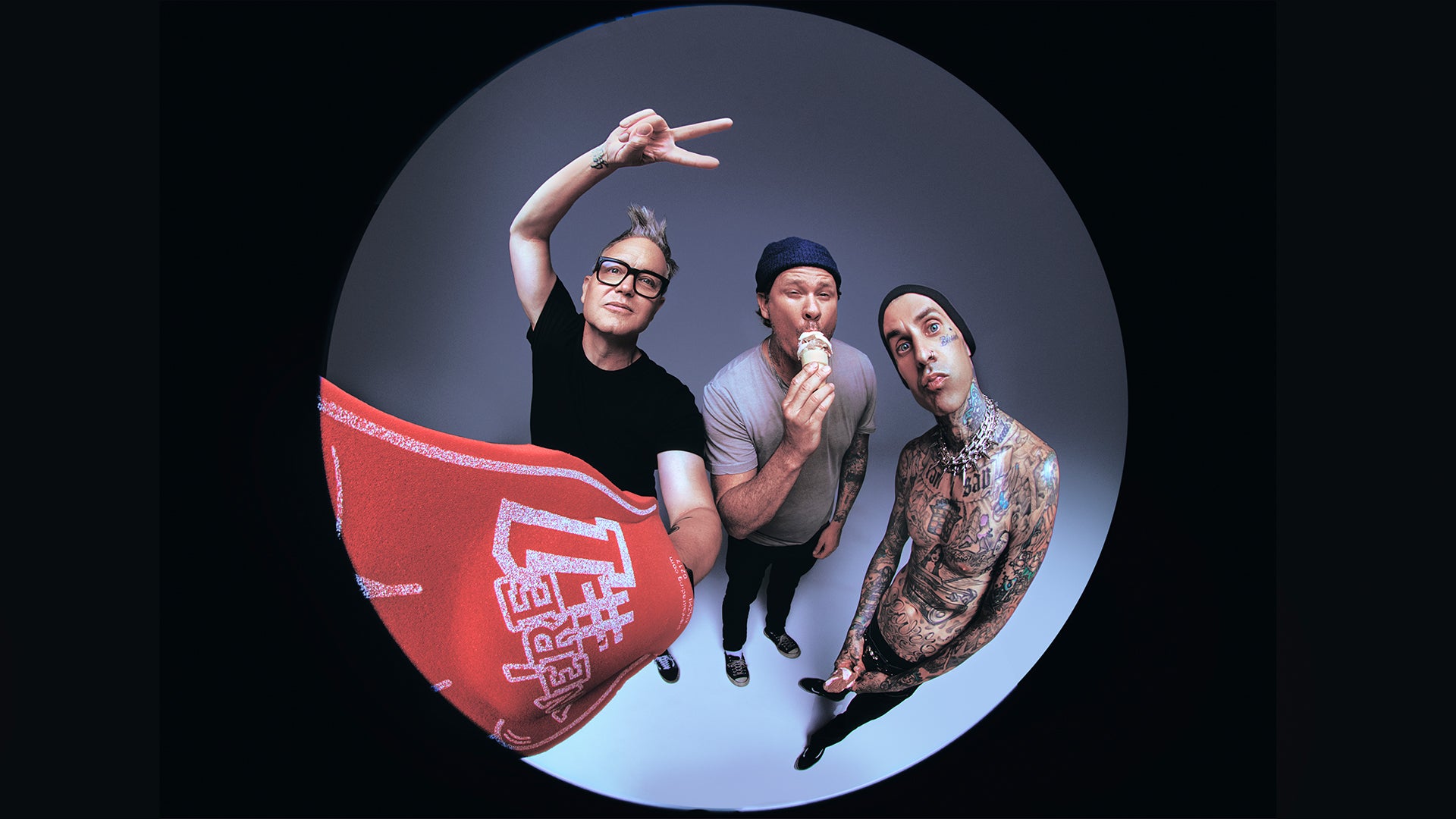 Blink-182 lanzará una versión extendida de su álbum con 8 nuevas canciones Blink-182 lanzará una versión extendida de su álbum con 8 nuevas canciones
