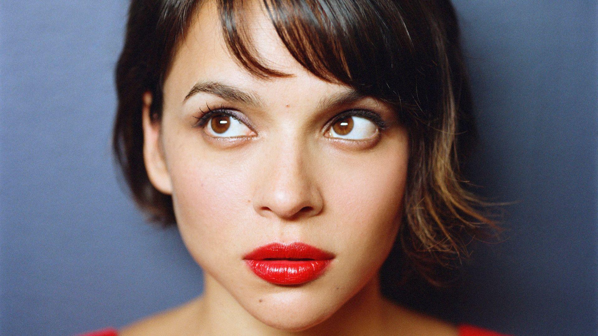 Norah Jones Deslumbra con su Nuevo Álbum "Visions" Norah Jones Deslumbra con su Nuevo Álbum "Visions"