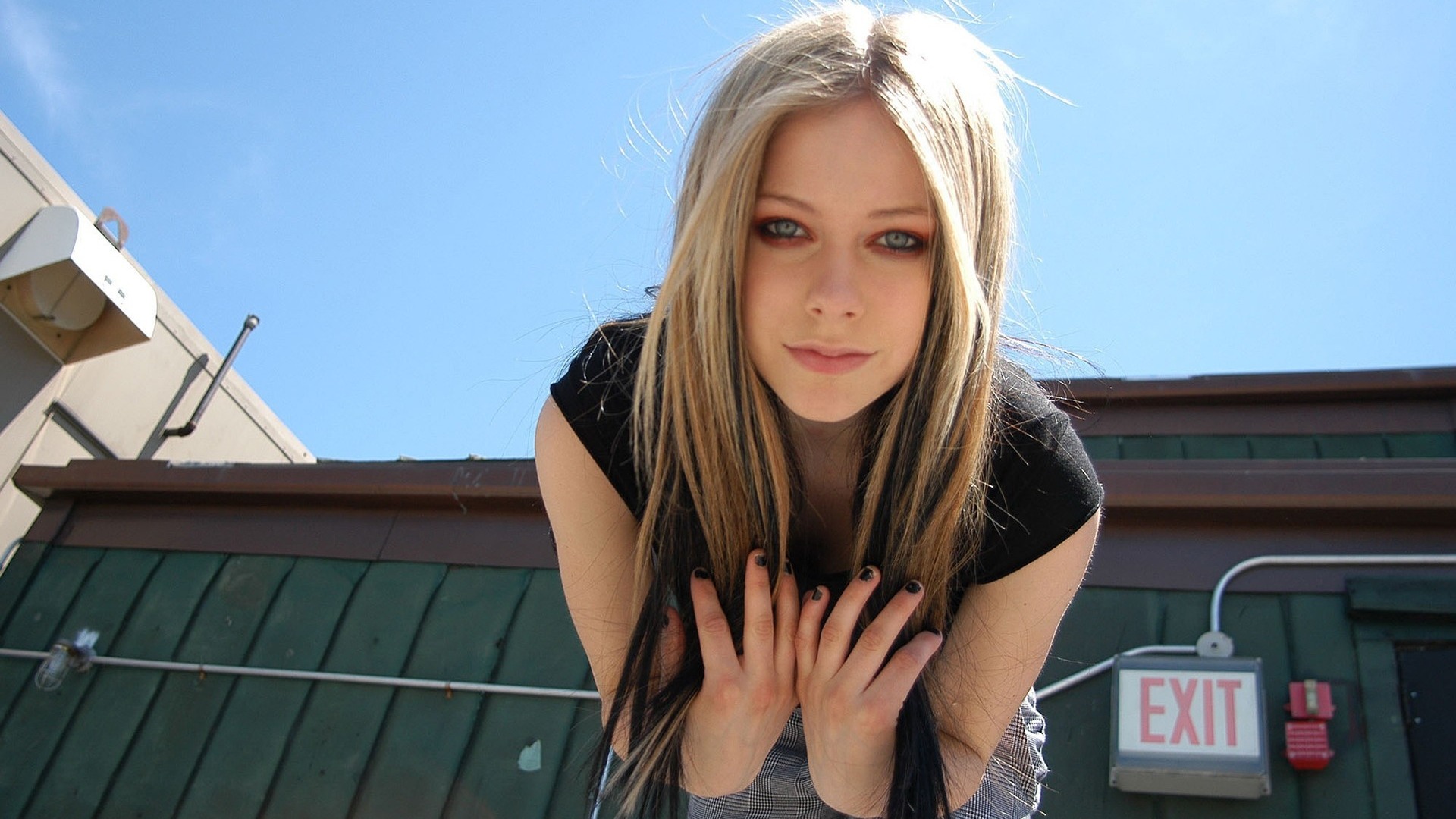 3 CANCIONES PARA CELEBRAR LOS 38 AÑOS DE AVRIL LAVIGNE 3 CANCIONES PARA CELEBRAR LOS 38 AÑOS DE AVRIL LAVIGNE