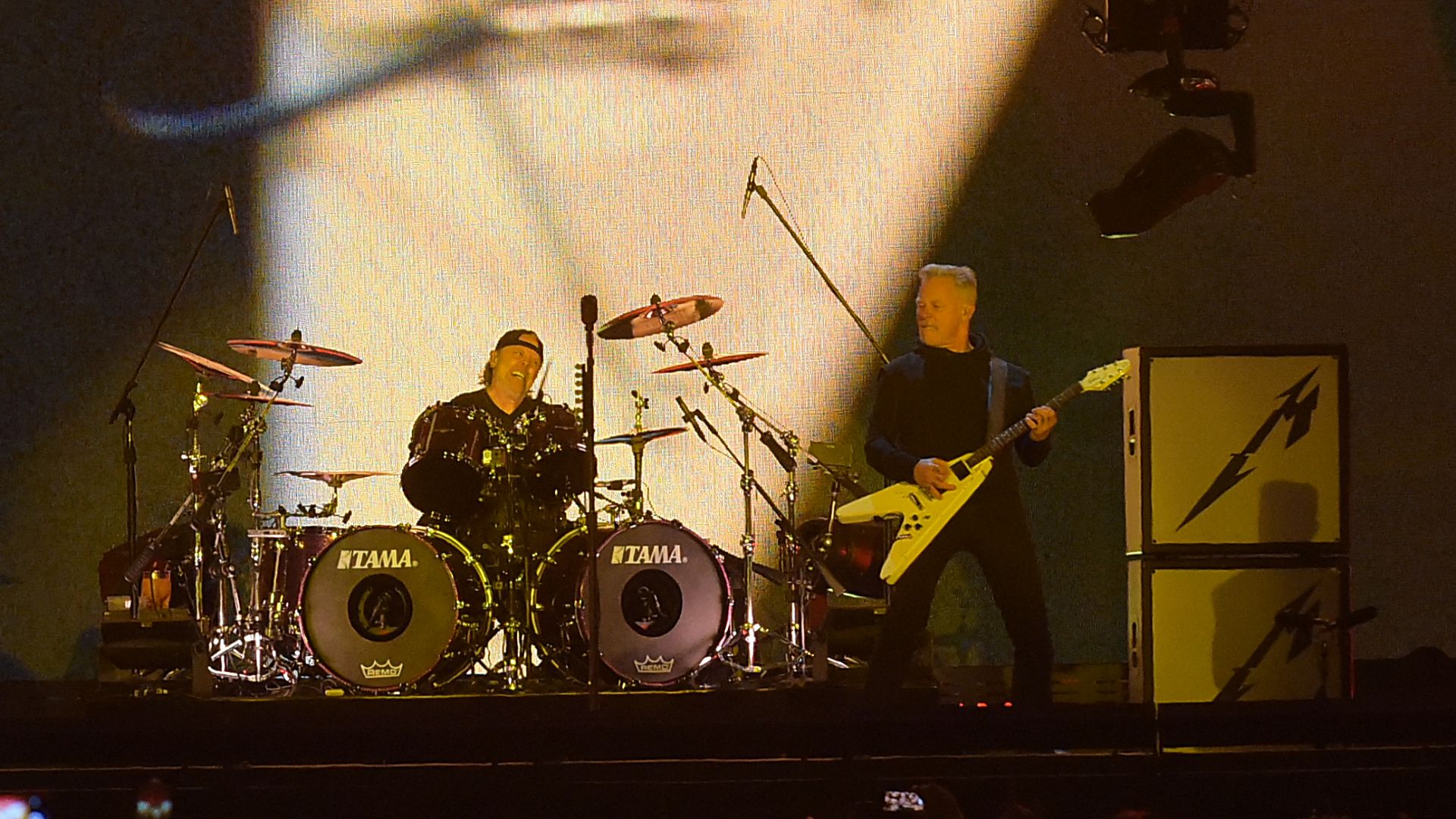 METALLICA DONA 250 MIL DÓLARES PARA AYUDA HUMANITARIA EN TURQUÍA Y SIRIA METALLICA DONA 250 MIL DÓLARES PARA AYUDA HUMANITARIA EN TURQUÍA Y SIRIA