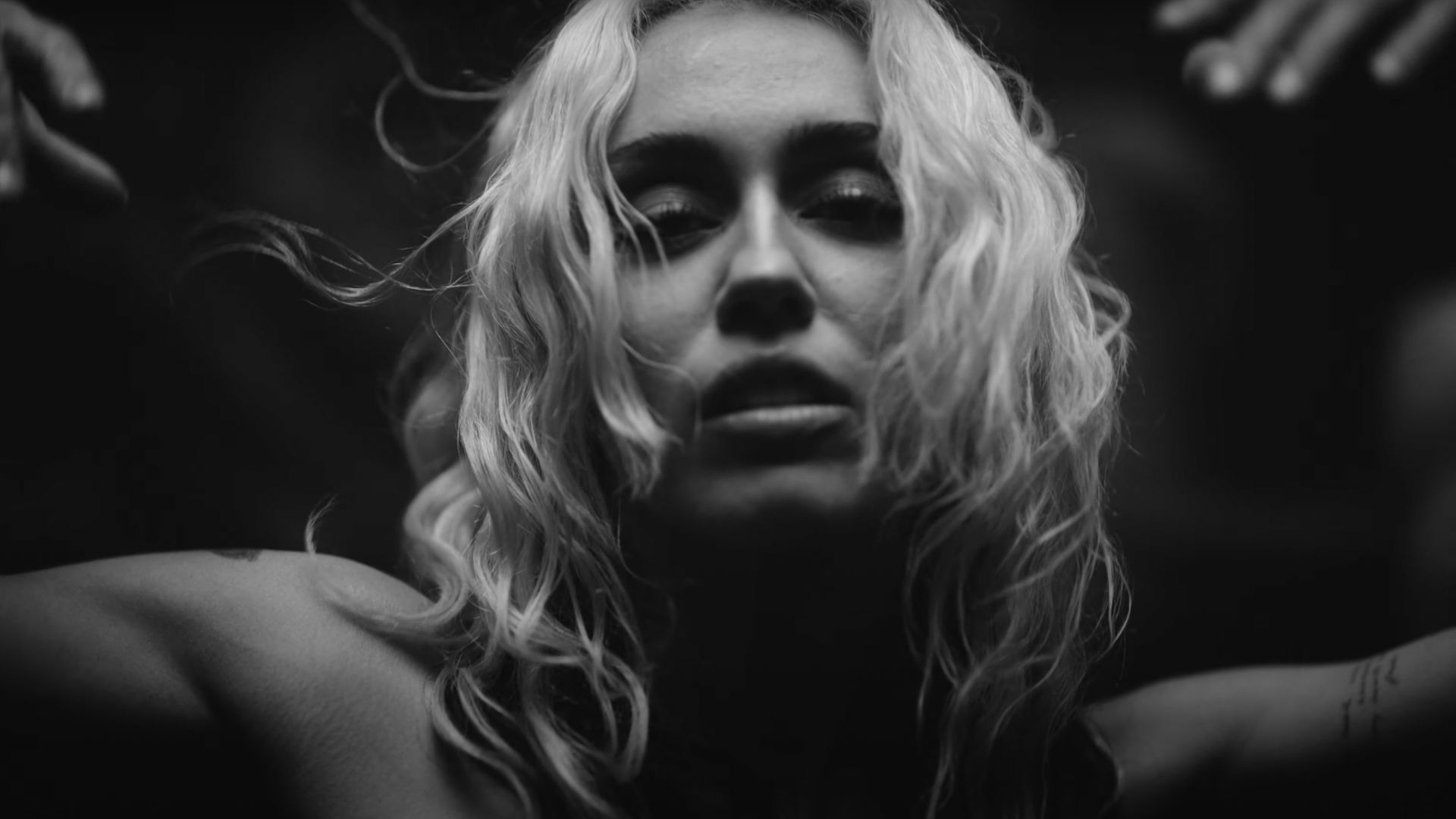 Miley Cyrus es demandada por los derechos de una de sus canciones! Miley Cyrus es demandada por los derechos de una de sus canciones!
