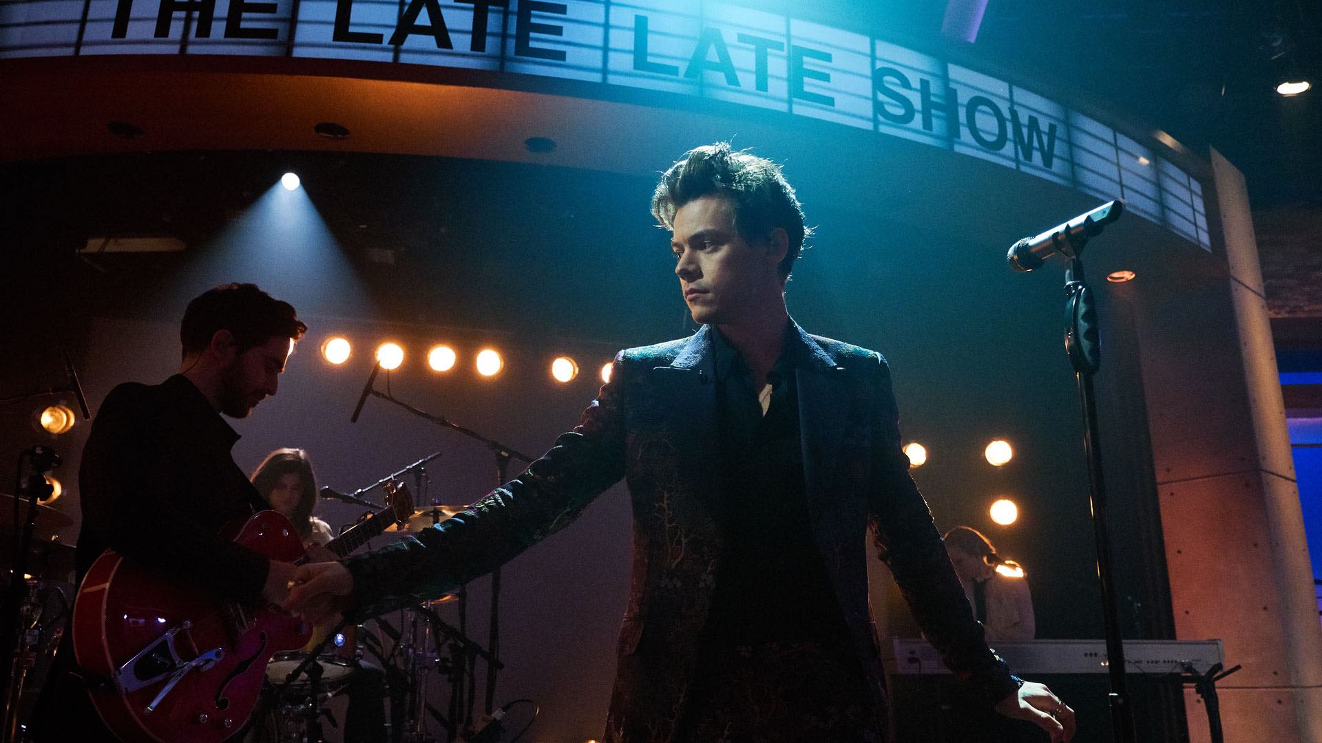 Harry Styles reaparece por sorpresa en un escenario Harry Styles reaparece por sorpresa en un escenario