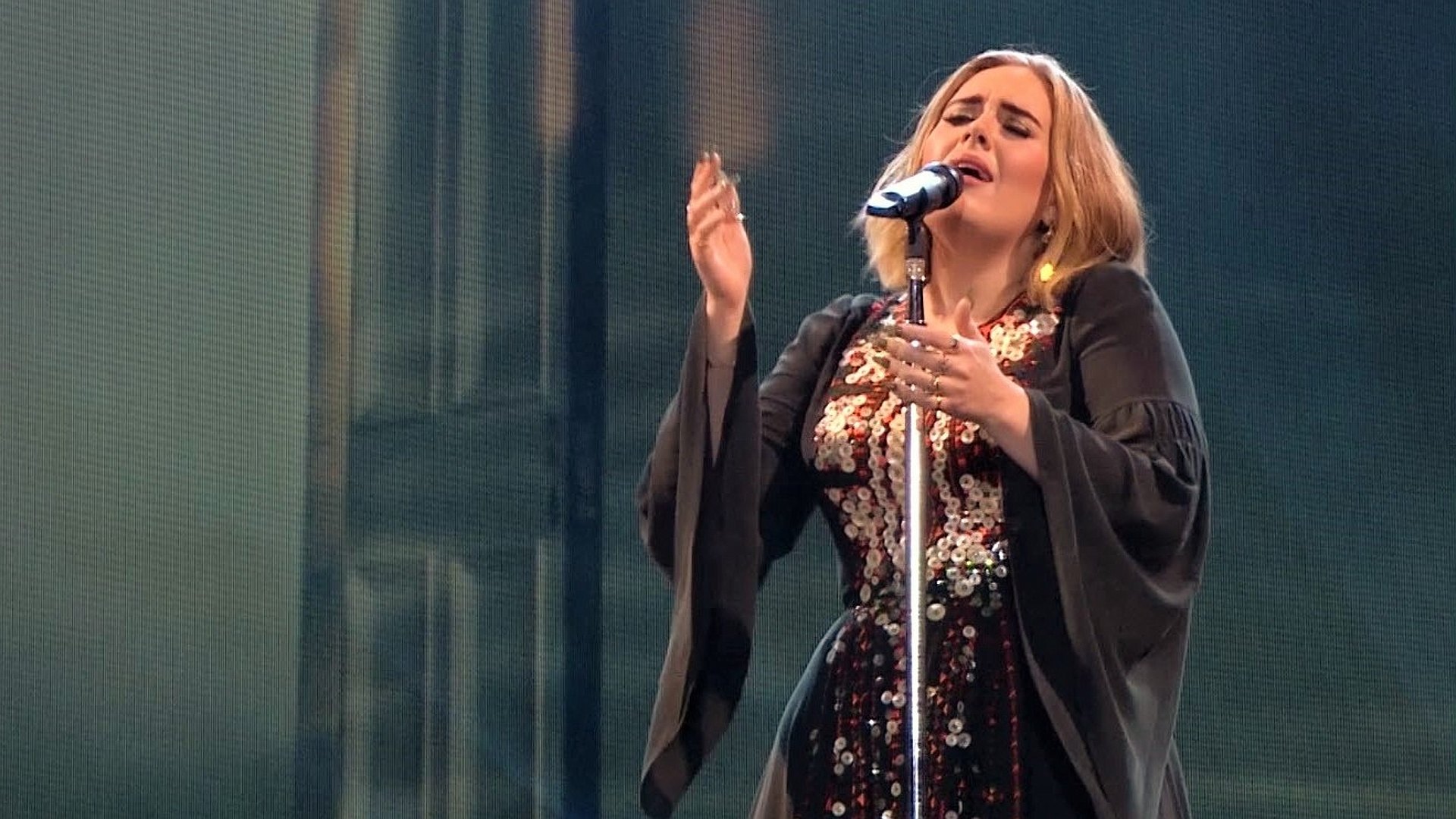 Adele se conmueve al encontrar a Céline Dion entre el público en Las Vegas Adele se conmueve al encontrar a Céline Dion entre el público en Las Vegas