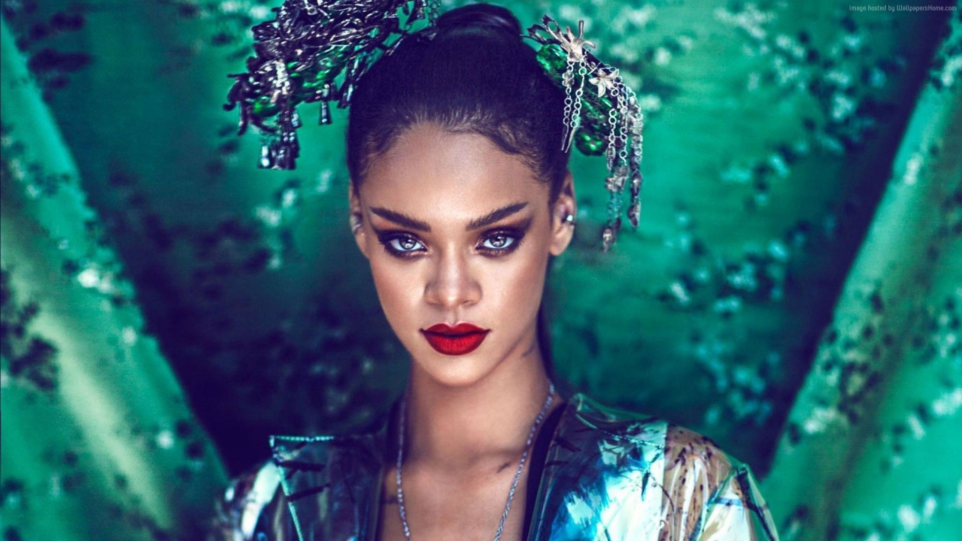Rihanna vuelve a sorprender en la MET Gala revelando que está embarazada por tercera vez