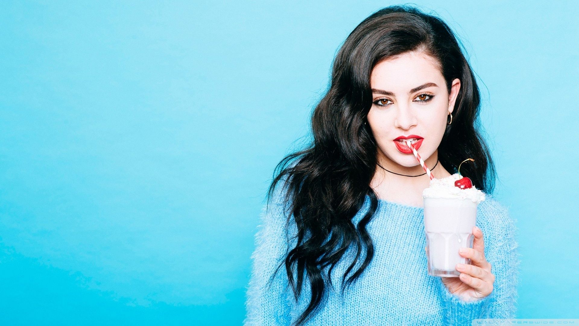 CHARLI XCX LLEGA CON "GOOD ONES"