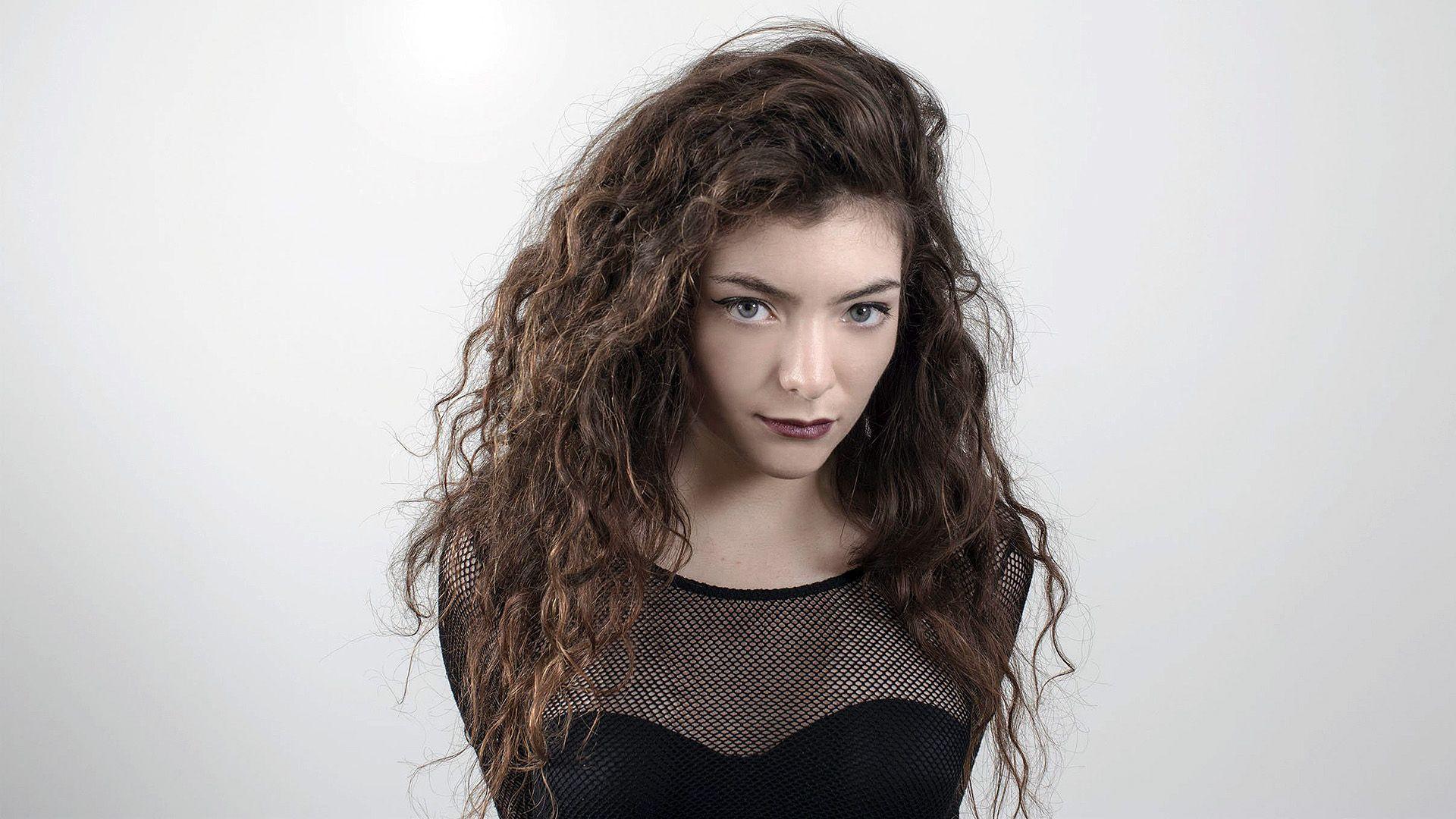 LORDE  ENVUELTA EN UNA POLÉMICA POR CALLAR A SUS FANS