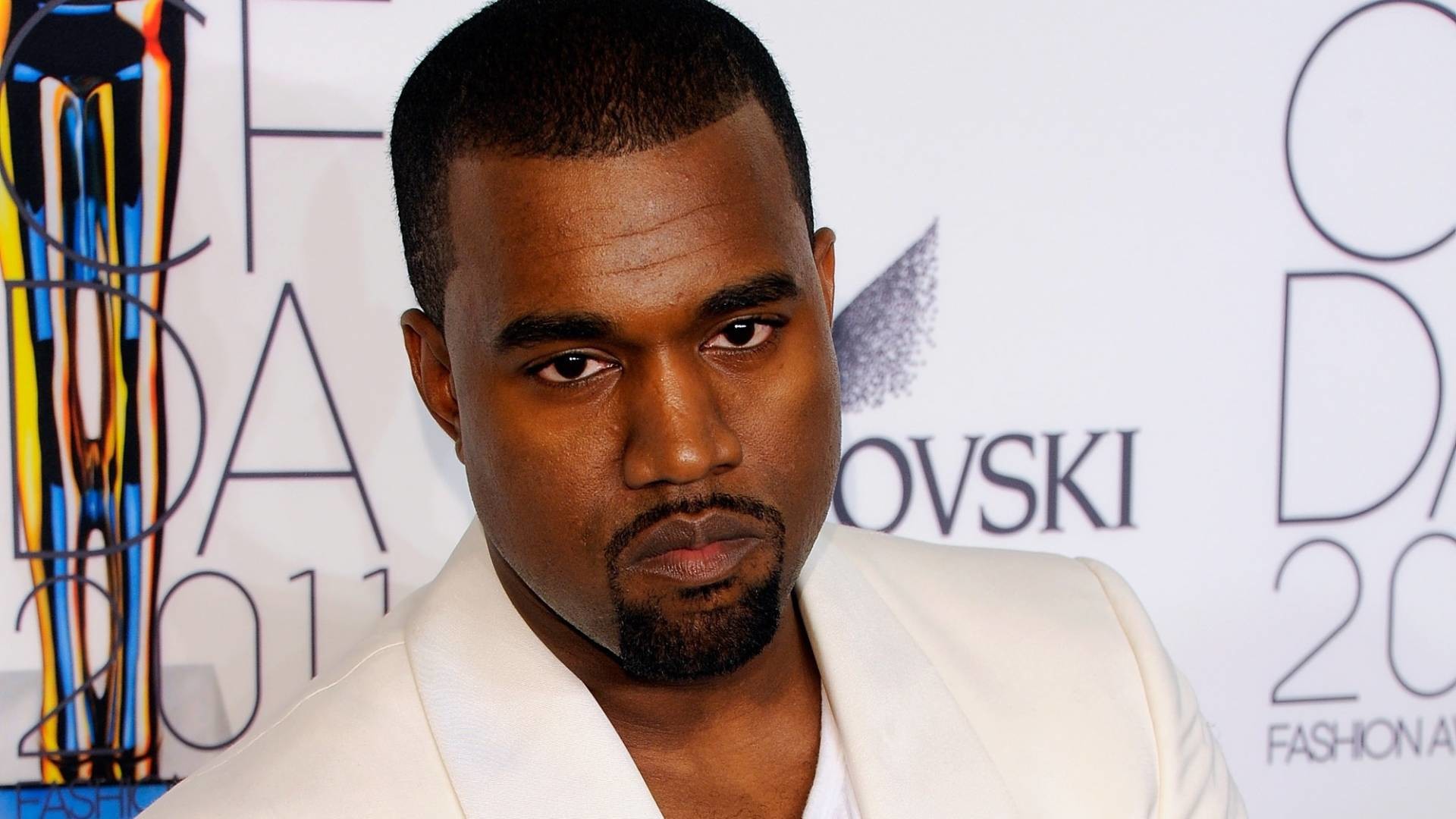 KANYE WEST CAMBIA SU NOMBRE KANYE WEST CAMBIA SU NOMBRE