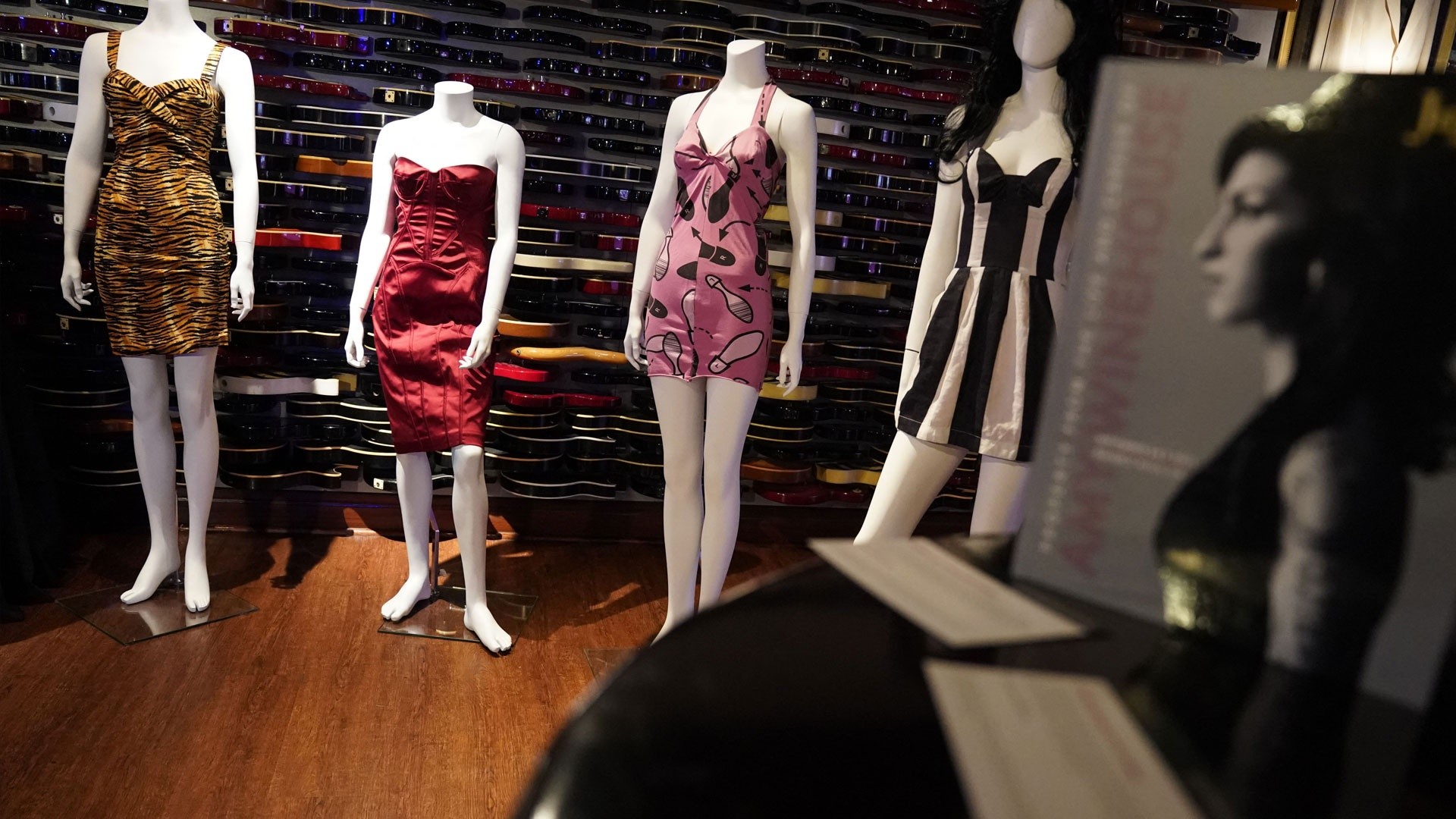 SUBASTAN PERTENENCIAS DE AMY WINEHOUSE, ENTRE ELLOS EL ÚLTIMO VESTIDO QUE USÓ SUBASTAN PERTENENCIAS DE AMY WINEHOUSE, ENTRE ELLOS EL ÚLTIMO VESTIDO QUE USÓ