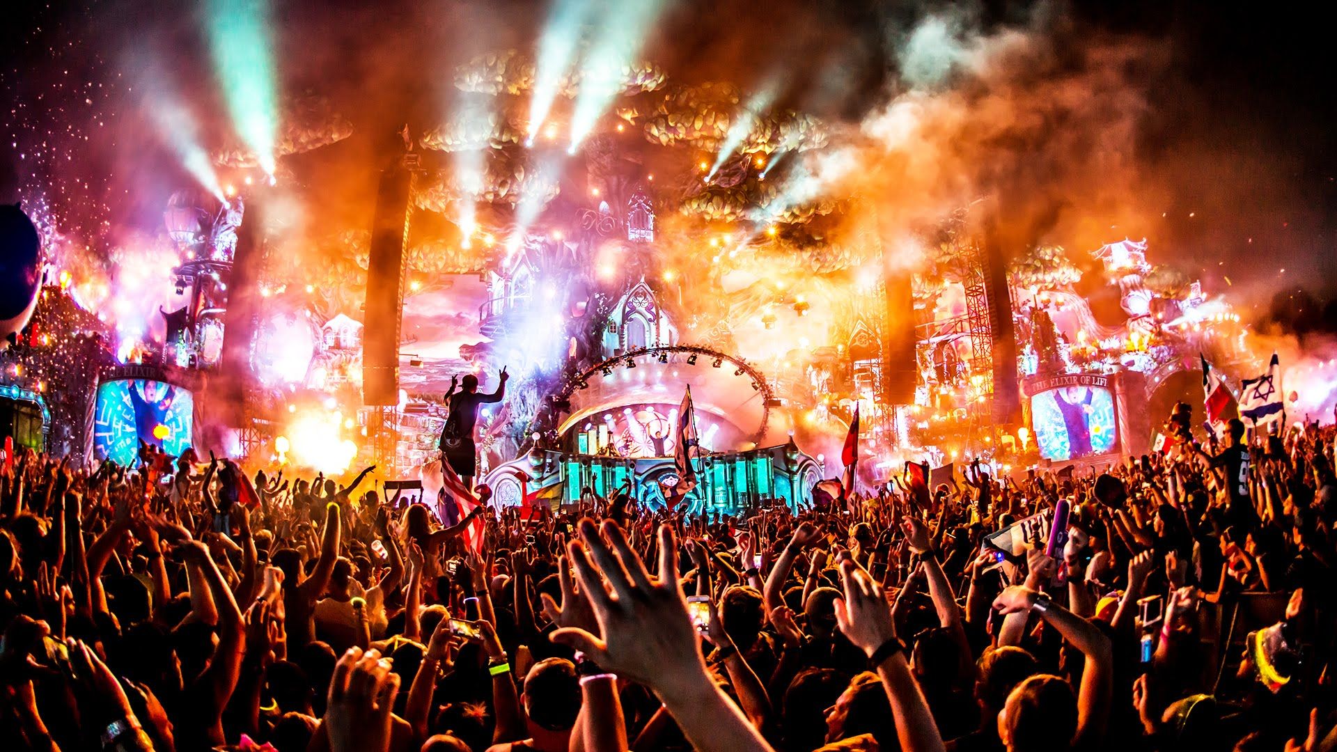 ASÍ ES “ WE ARE TOMORROWLAND” LA PELÍCULA DE TOMORROWLAND ASÍ ES “ WE ARE TOMORROWLAND” LA PELÍCULA DE TOMORROWLAND