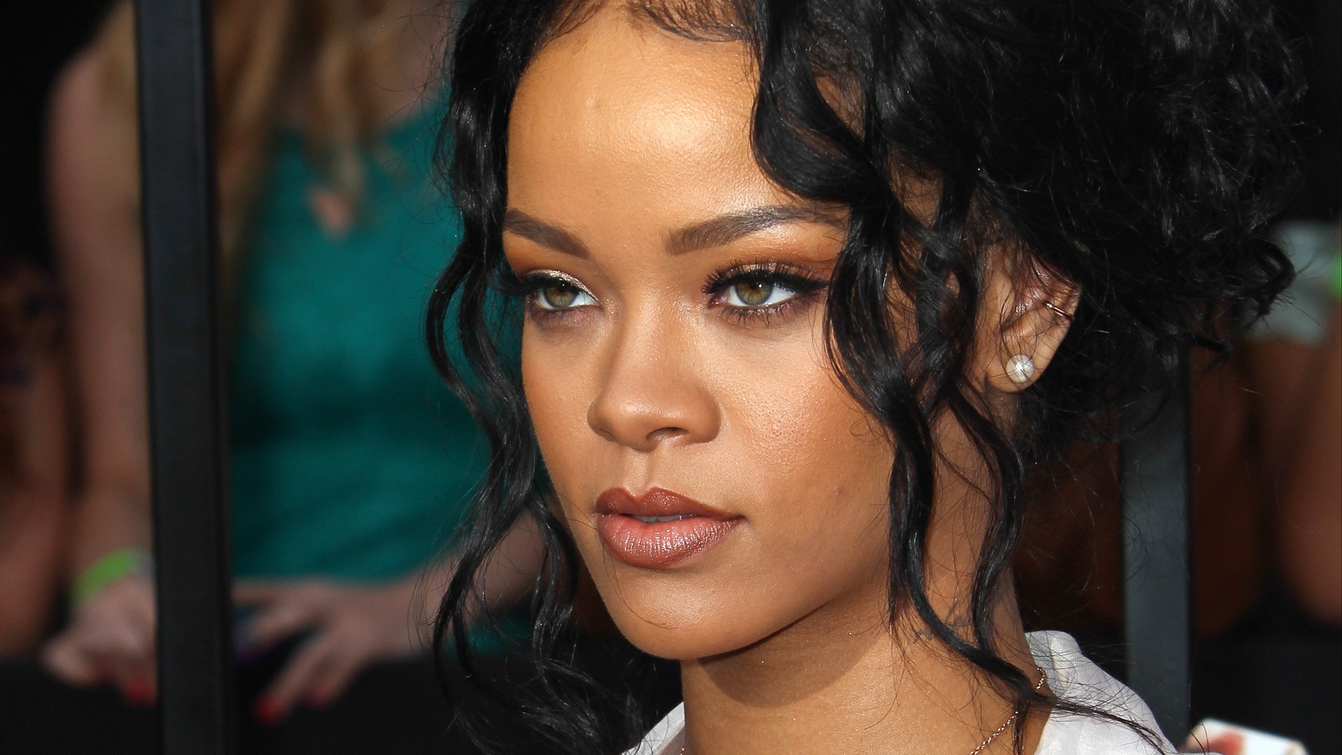 Rihanna Presenta a su Bebé Riot Rose en Encantadoras Fotografías Familiares Rihanna Presenta a su Bebé Riot Rose en Encantadoras Fotografías Familiares