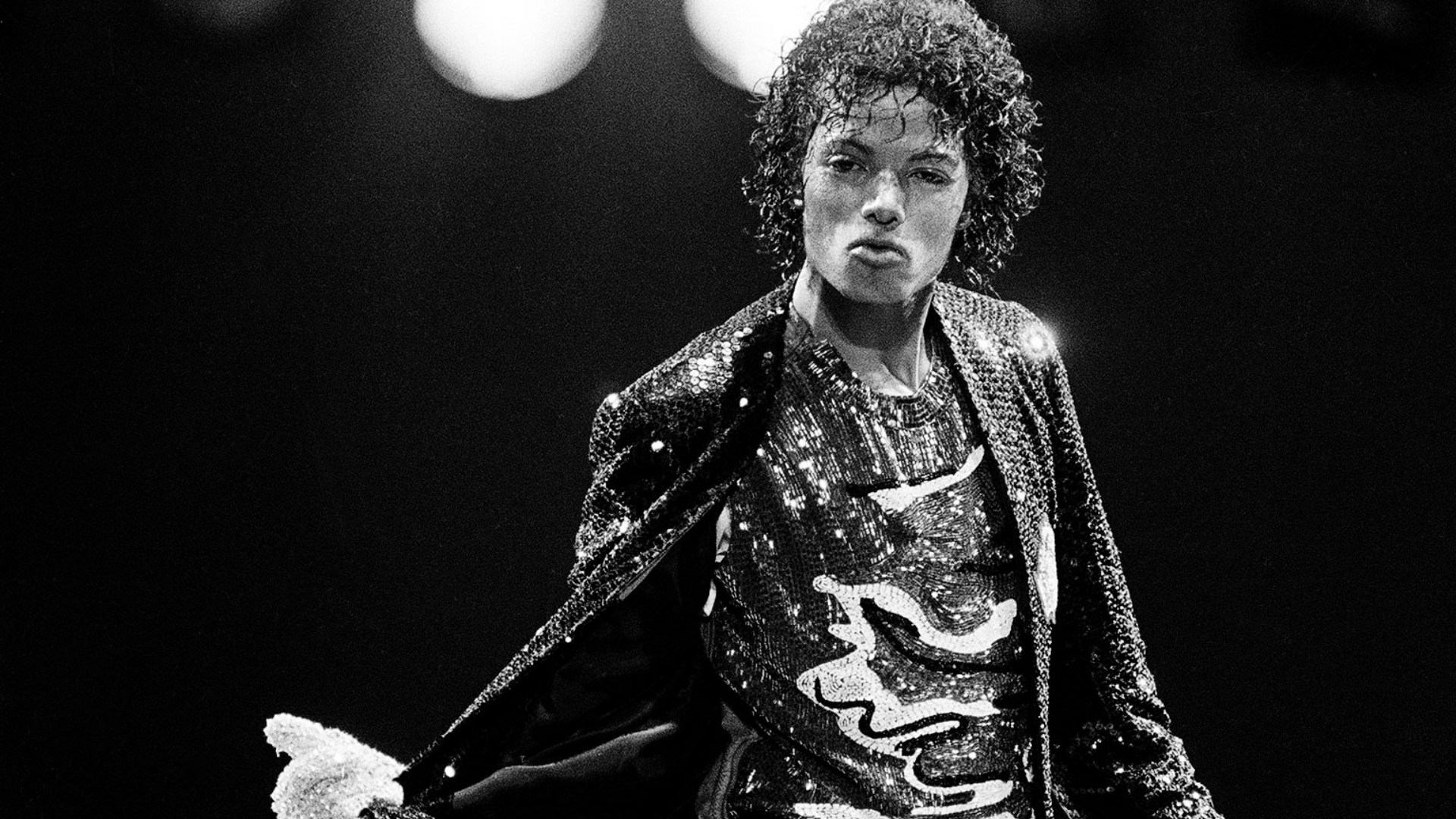 Subasta de la chaqueta de "Billie Jean" de Michael Jackson alcanza una cifra récord