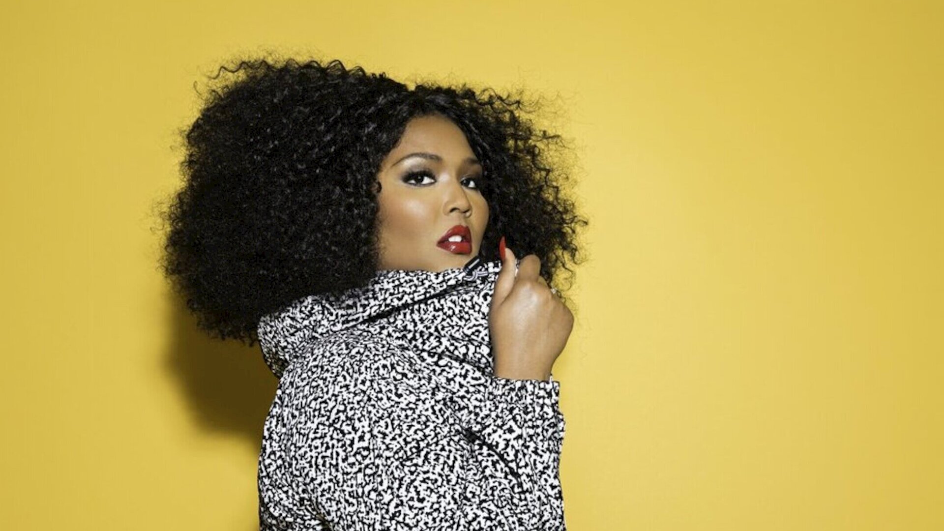 LIZZO BROMEA SOBRE HARRY STYLES Y TERMINA CONFIRMANDO SU NUEVA COLABORACIÓN!