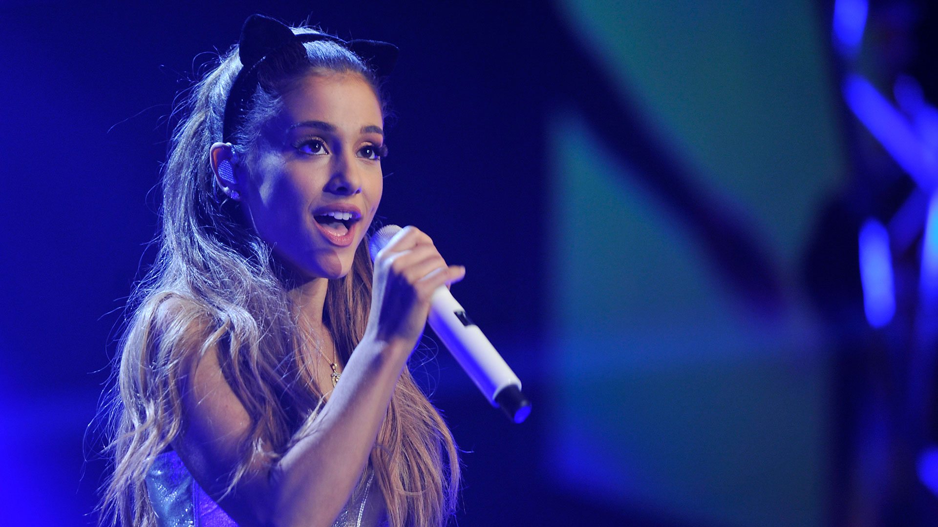 Ariana Grande brilla en una actuación filtrada de la Met Gala 2024 Ariana Grande brilla en una actuación filtrada de la Met Gala 2024