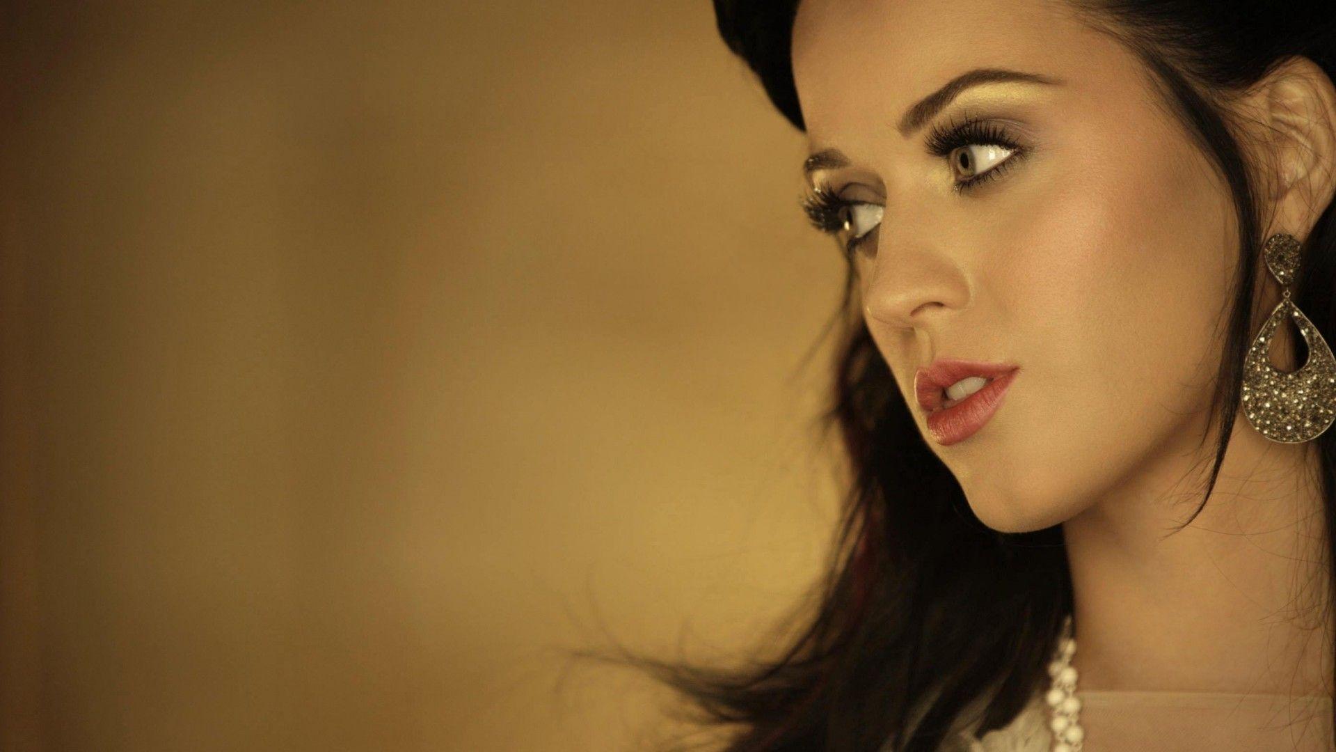"Katy Perry en Juicio por Compra de Casa a Anciano"