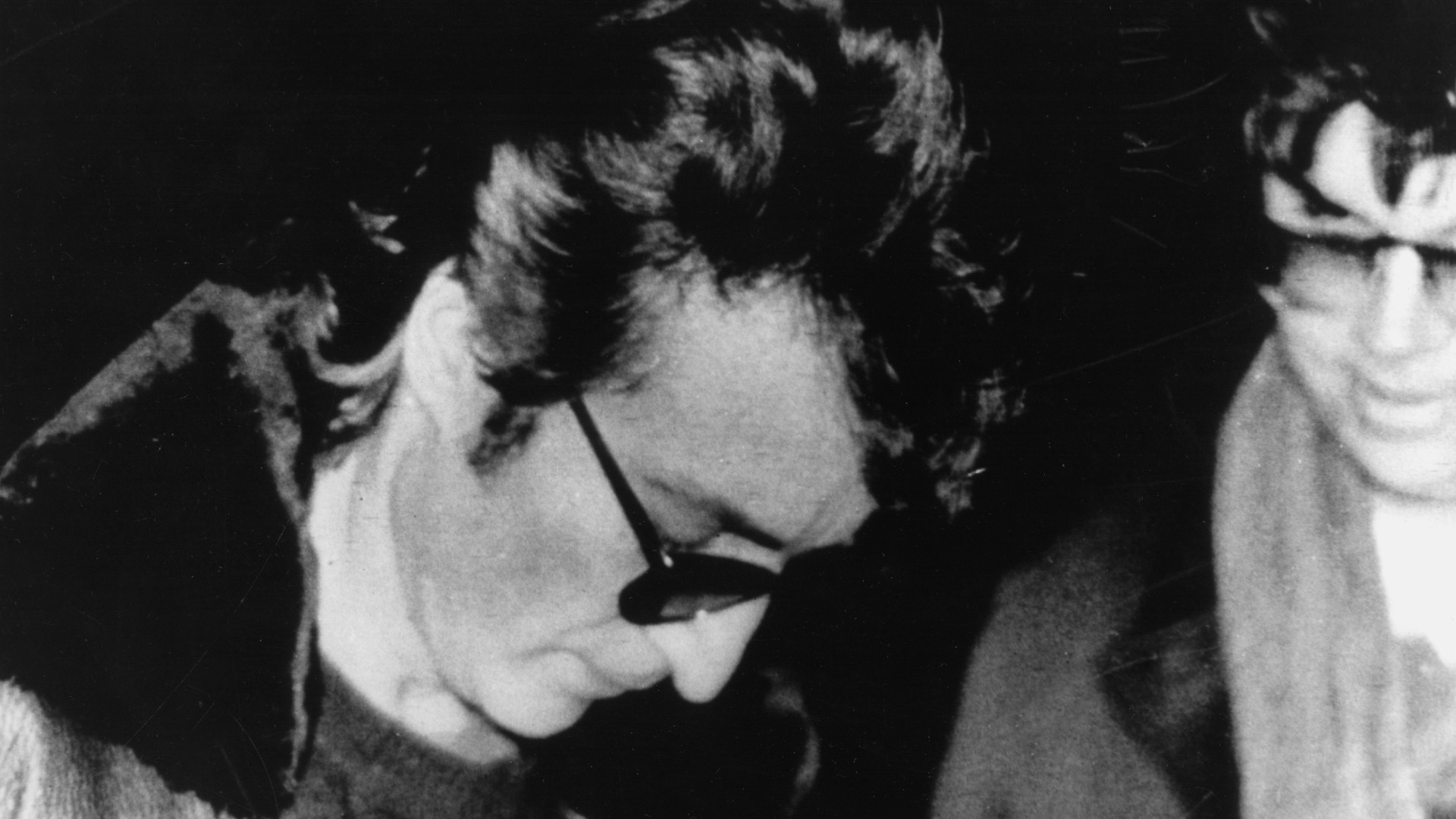 UN DIA COMO HOY EL ASESINO DE LENNON ACEPTA SUS CARGOS UN DIA COMO HOY EL ASESINO DE LENNON ACEPTA SUS CARGOS