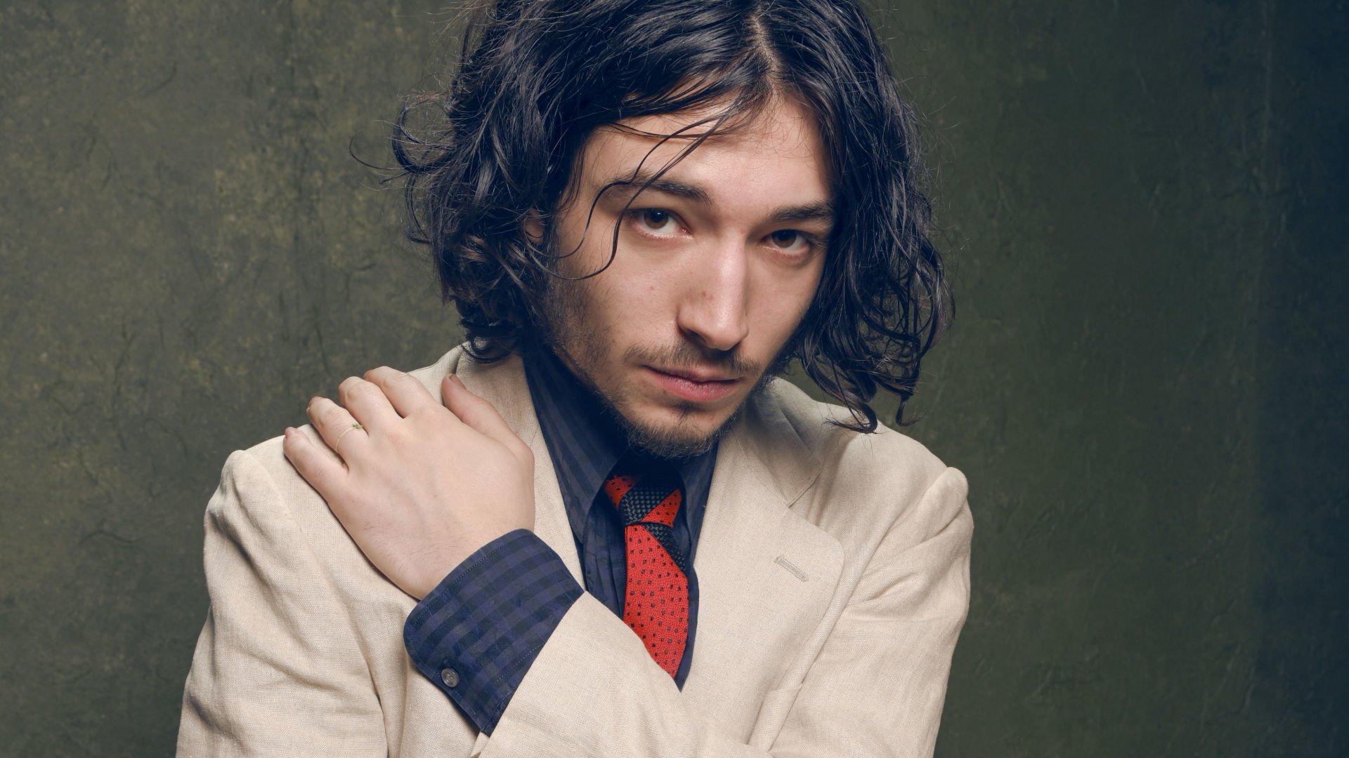 EZRA MILLER ENFRENTA CONDENA DE 26 AÑOS DE PRISIÓN EZRA MILLER ENFRENTA CONDENA DE 26 AÑOS DE PRISIÓN